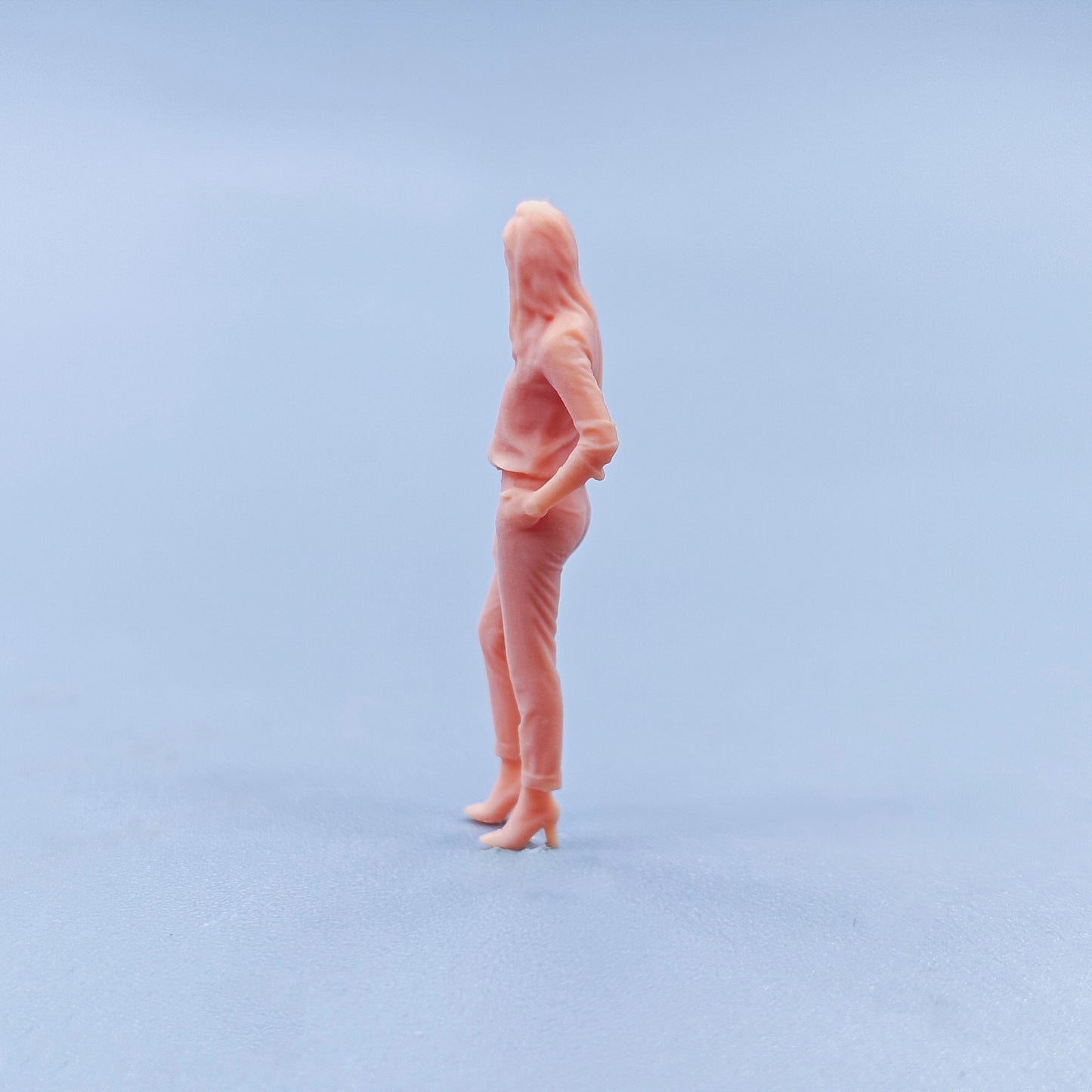 1/64 1/43 Figurines Scale Model Resin White Collar with One Hand in A Pocket Uncolored Miniatures Diorama Hand-painted D422