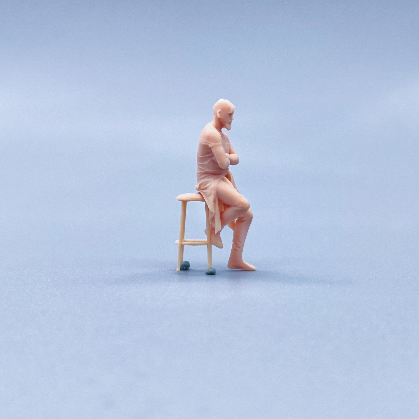1/64 1/43 Figurines Scale Model Resin Sitting on A Chair Bearded Tattooed Man Uncolored Miniatures Diorama Hand-painted W411