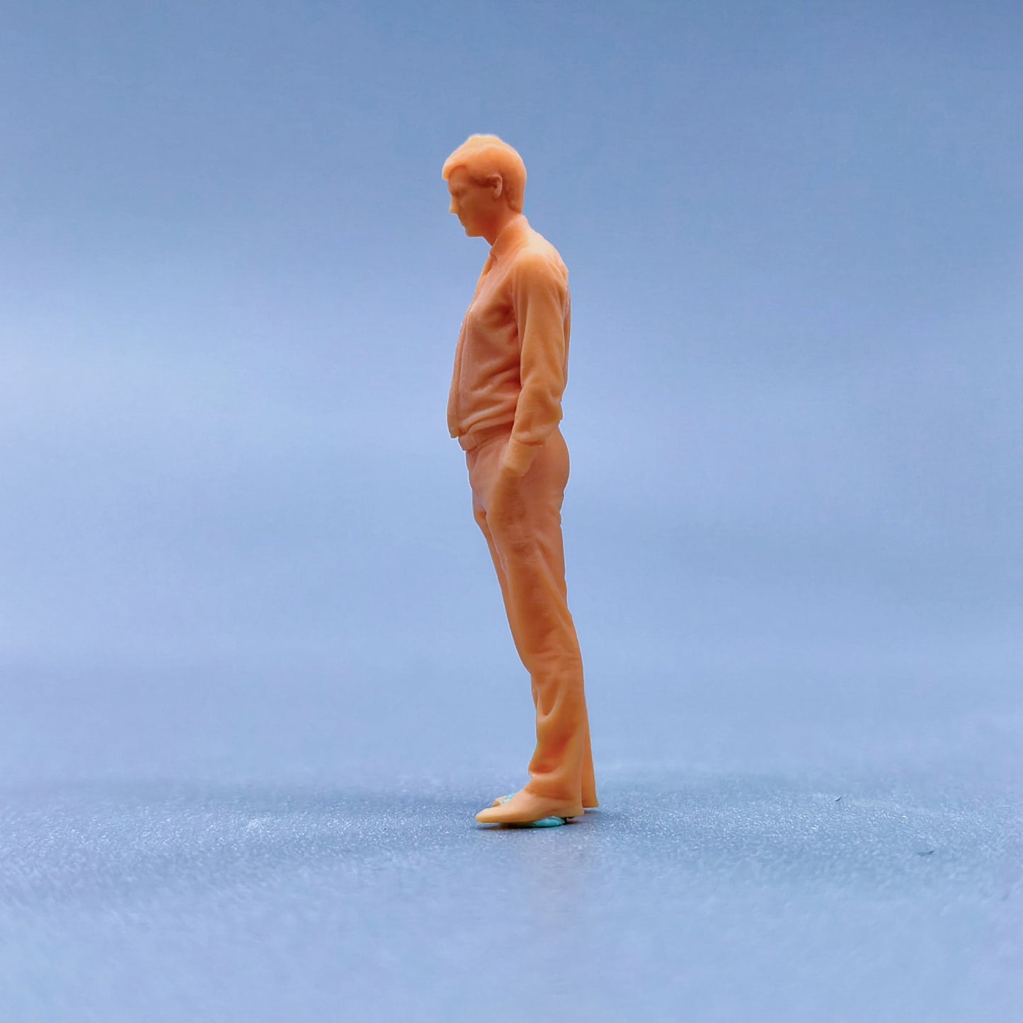 1/64 1/43 Figurines Scale Model Resin A Man with A Tie in His Pocket Uncolored Miniatures Diorama Hand-painted L231
