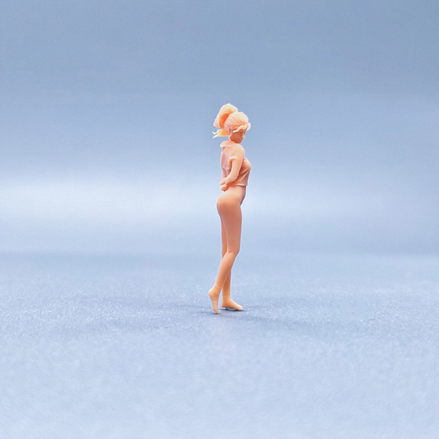 1/64 1/43 Figurines Scale Model Resin Standing Ponytail Girl Uncolored Miniatures Diorama Hand-painted V721