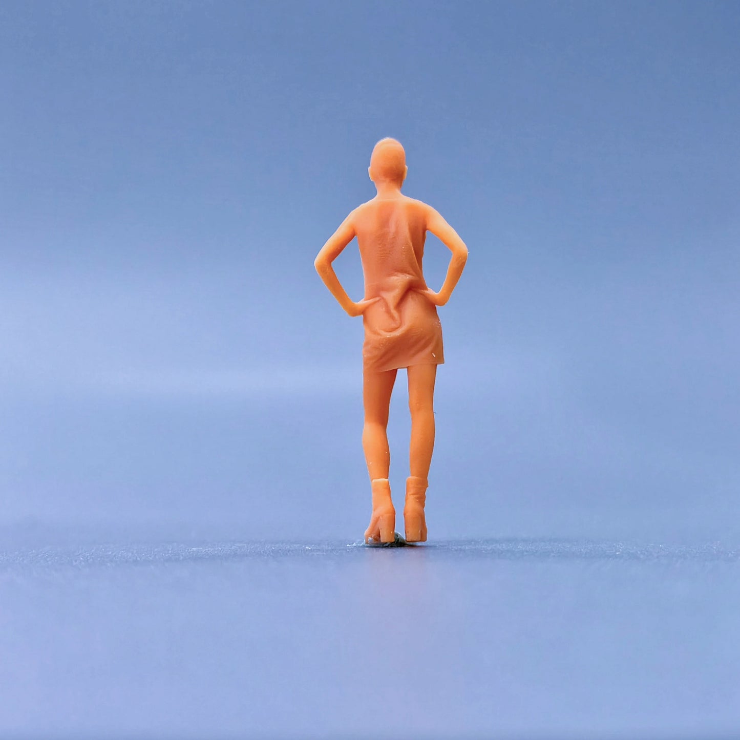 1/64 1/43 Figurines Scale Model Resin Short Skirt Girl Uncolored Miniatures Diorama Hand-painted L108