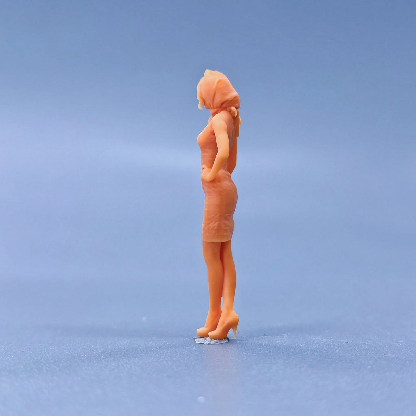 1/64 1/43 Figurines Scale Model Resin Women In Short Skirts Uncolored Miniatures Diorama Hand-painted L133