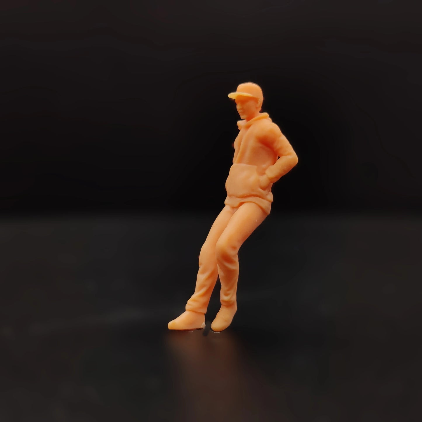 1/64 1/43 Figurines Scale Model Resin Man Hat with PostureUncolored Miniatures Diorama Hand-paintedT813 T814