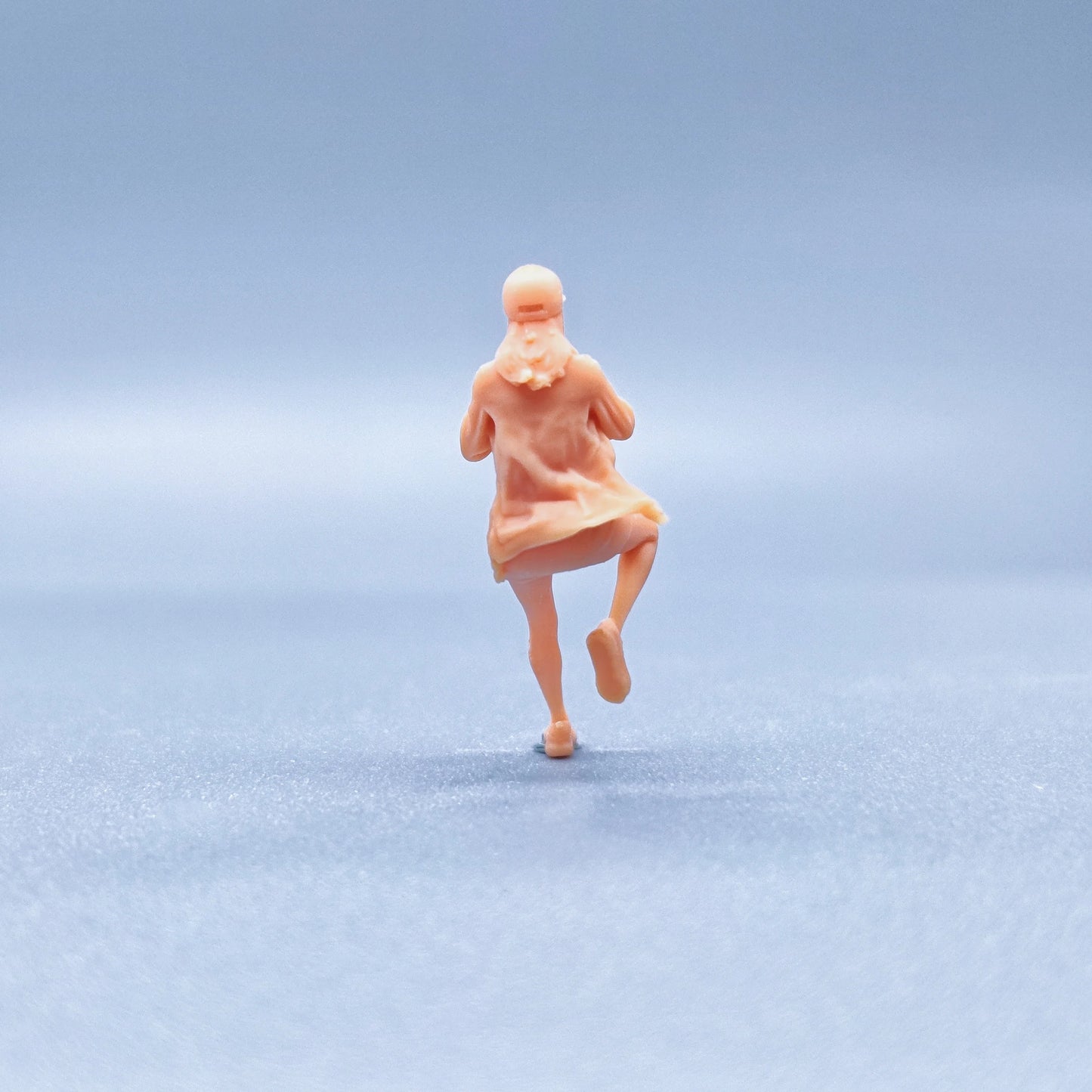 1/64 1/43 Figurines Scale Model Resin Skirt Smoking Girl By Posture Uncolored Miniatures Diorama Hand-painted V720