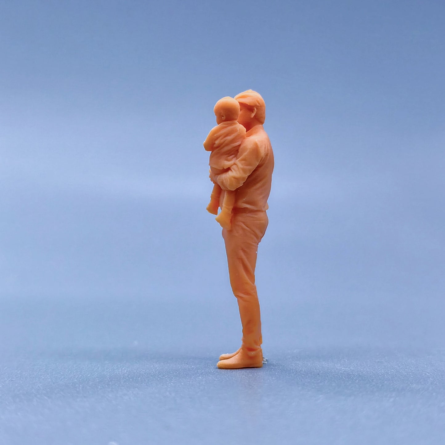 1/64 1/43 Figurines Scale Model Resin Father Holding His Son Uncolored Miniatures Diorama Hand-painted L122