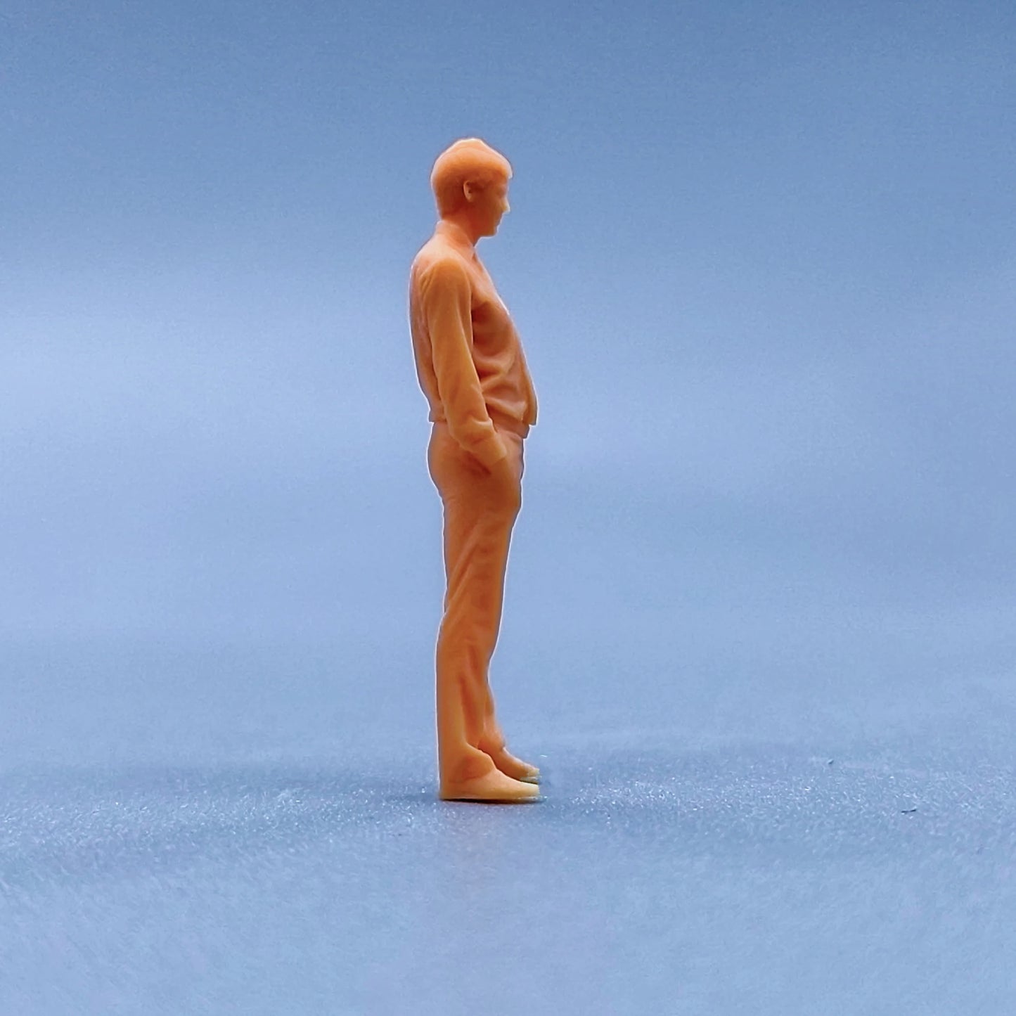 1/64 1/43 Figurines Scale Model Resin A Man with A Tie in His Pocket Uncolored Miniatures Diorama Hand-painted L231