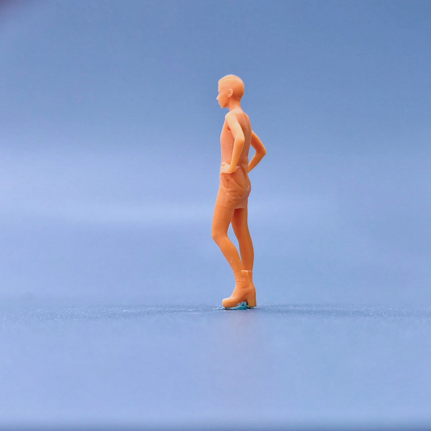 1/64 1/43 Figurines Scale Model Resin Short Skirt Girl Uncolored Miniatures Diorama Hand-painted L108