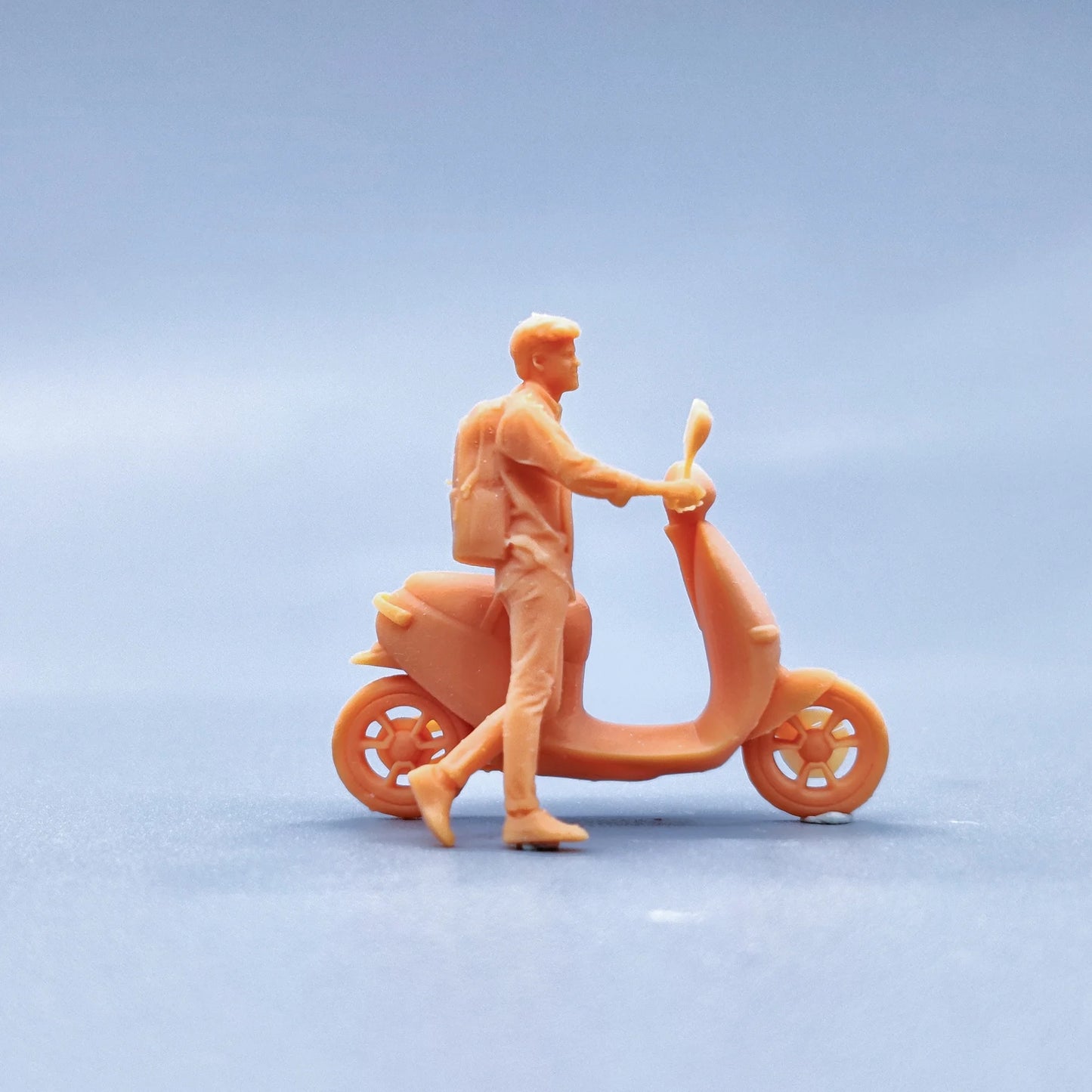 1/64 1/43 Figurines Scale Model Resin Boys Pushing Motorcycles and Trolleys Uncolored Miniatures Diorama Hand-painted S647 S648