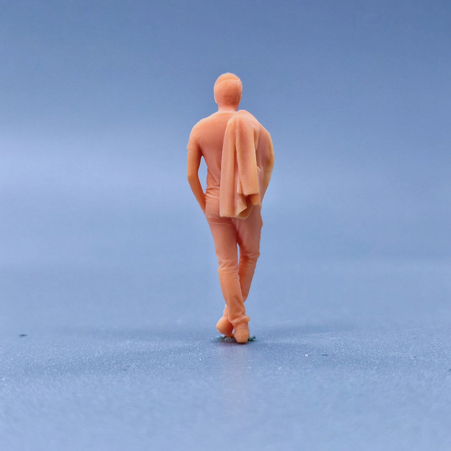 1/64 1/43 Figurines Scale Model Resin A Man Wearing A Coat Uncolored Miniatures Diorama Hand-painted L310