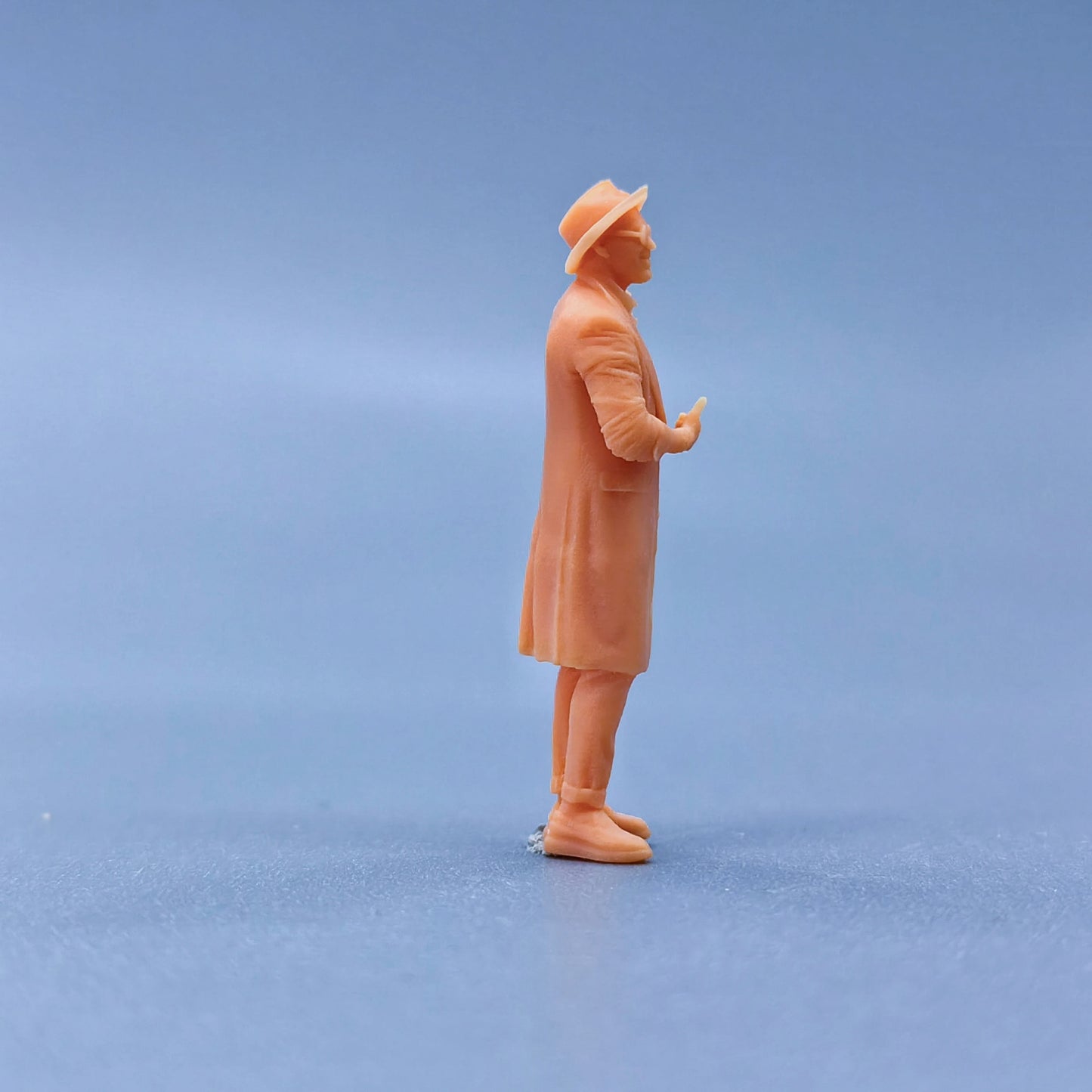 1/64 1/43 Figurines Scale Model Resin Uncle Wearing A Hat and Coat Uncolored Miniatures Diorama Hand-painted L220