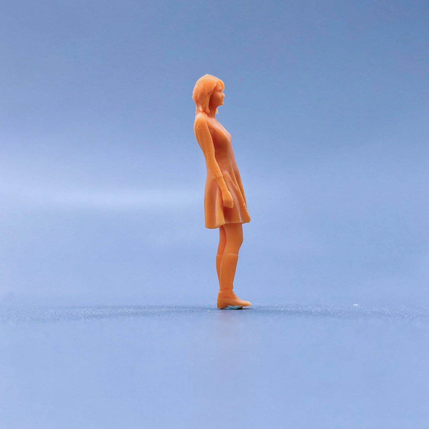 1/64 1/43 Figurines Scale Model Resin Short Skirt Girl Uncolored Miniatures Diorama Hand-painted L106