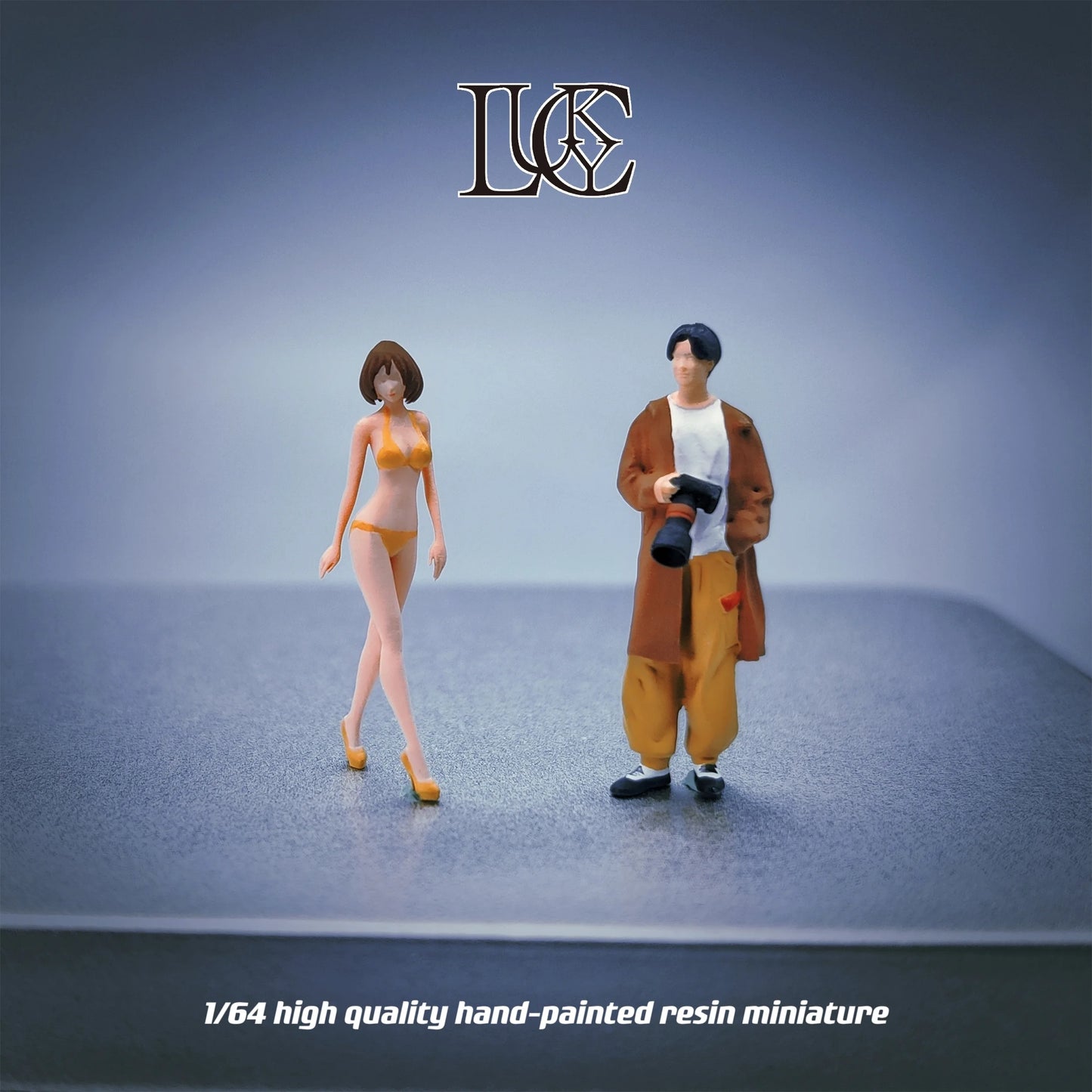 Lucky Studio Diorama 1/64 Scale Figurines Model SLR Male and Female Model Auto Show Collection Miniature Hand-painted