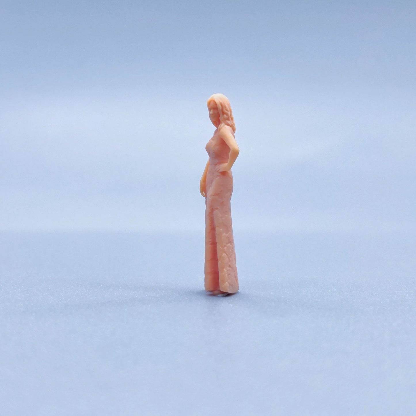 1/64 1/43 Figurines Scale Model Resin Women standing in evening dress Uncolored Miniatures Diorama Hand-painted V202