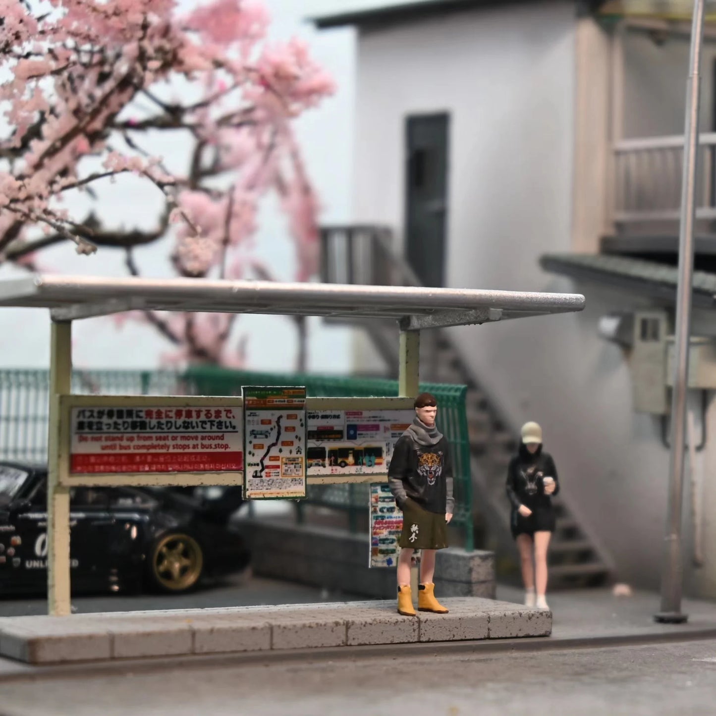 EHC Model 1:64 Scale Figures Waiting Man and Walking Girl Model Dioramas Diecast Miniature Collection