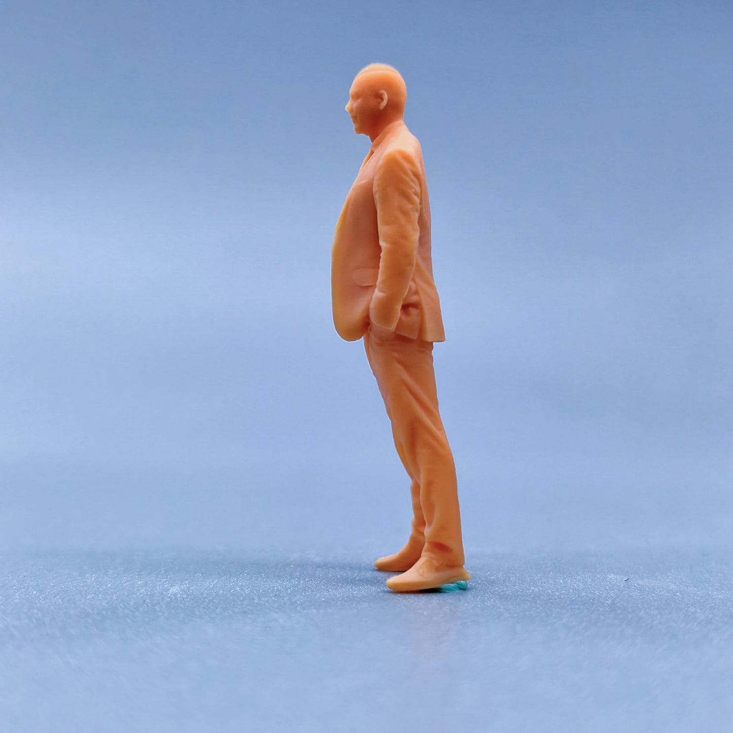 1/64 1/43 Figurines Scale Model Resin Suit Tie Hands in Pockets Man Uncolored Miniatures Diorama Hand-painted L224