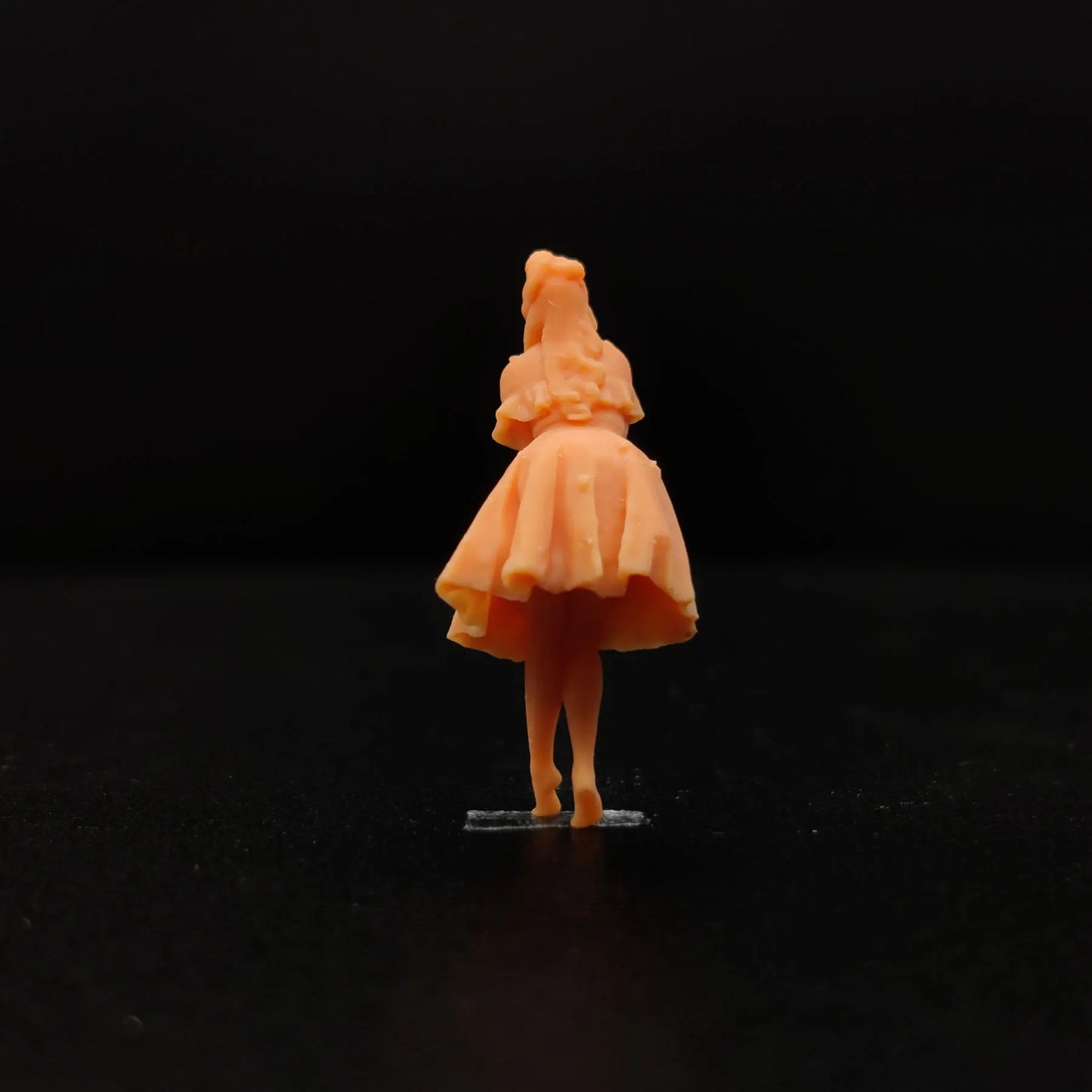 1/64 1/43 Scale Model Resin Cover The Skirt The Girl Smiles Happily Uncolored Miniature Diorama Hand-painted T724
