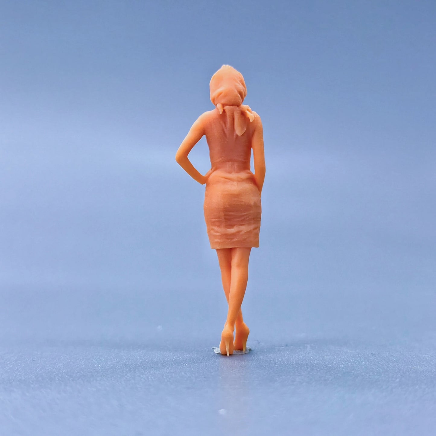 1/64 1/43 Figurines Scale Model Resin Women In Short Skirts Uncolored Miniatures Diorama Hand-painted L133