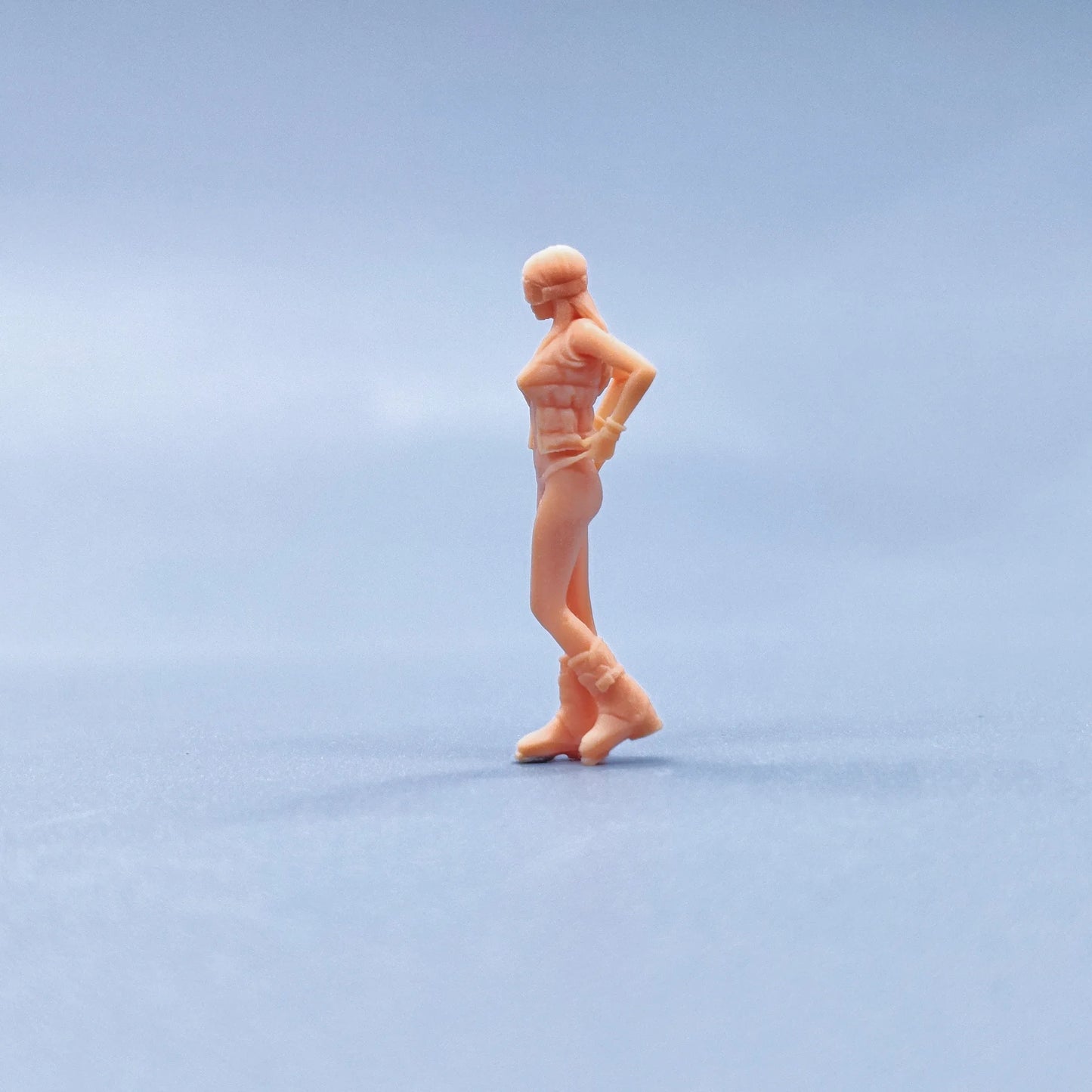 1/64 1/43 Figurines Scale Model Resin A Girl Wearing An Eye Mask Uncolored Miniatures Diorama Hand-painted V122