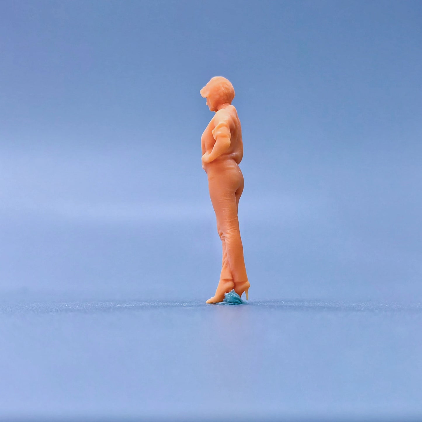 1/64 1/43 Figurines Scale Model Resin Short Haired Beauty Uncolored Miniatures Diorama Hand-painted L105