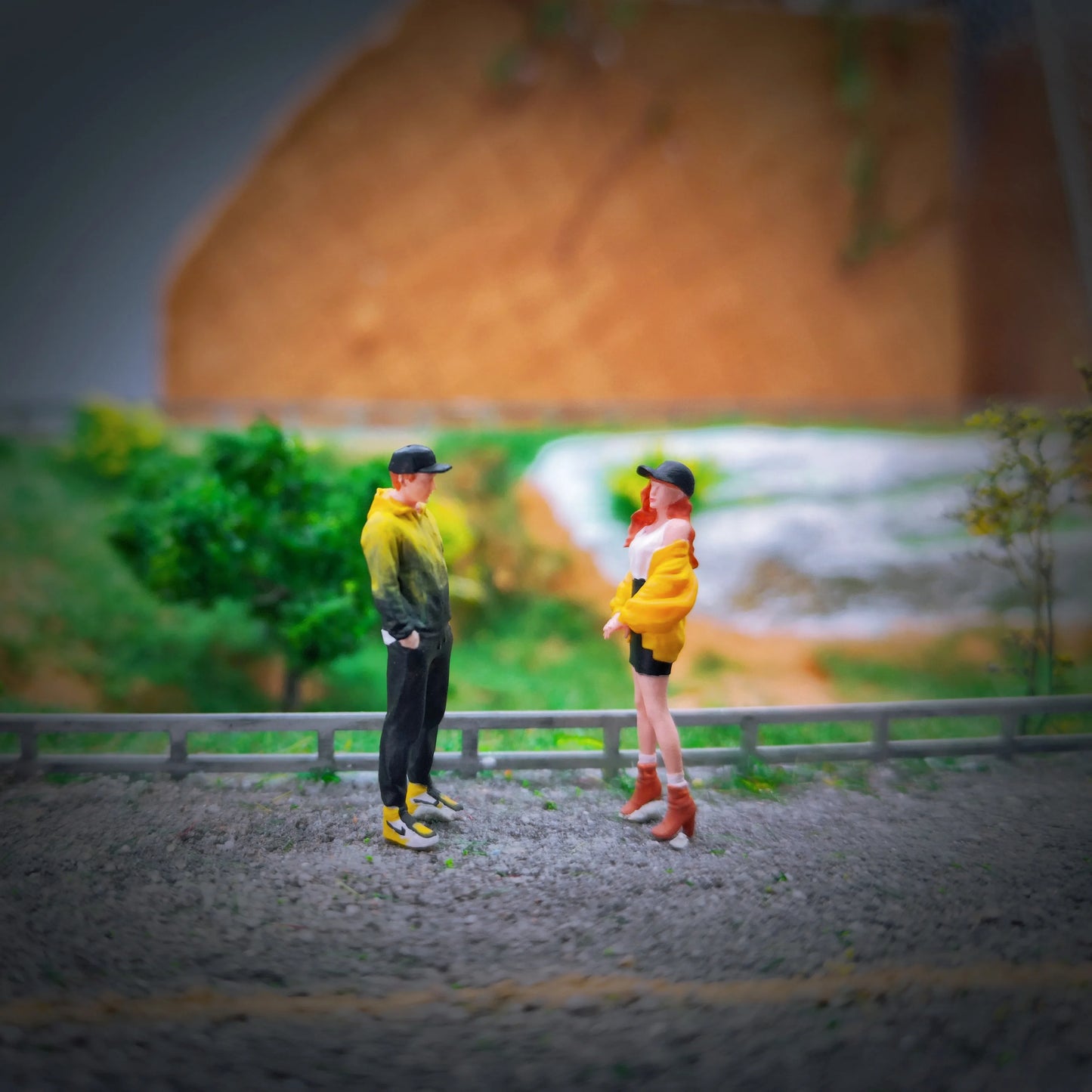 Cx Miniatures 1/64 Scale Mini Figures Diorama Yellow Couple Collection Miniatures