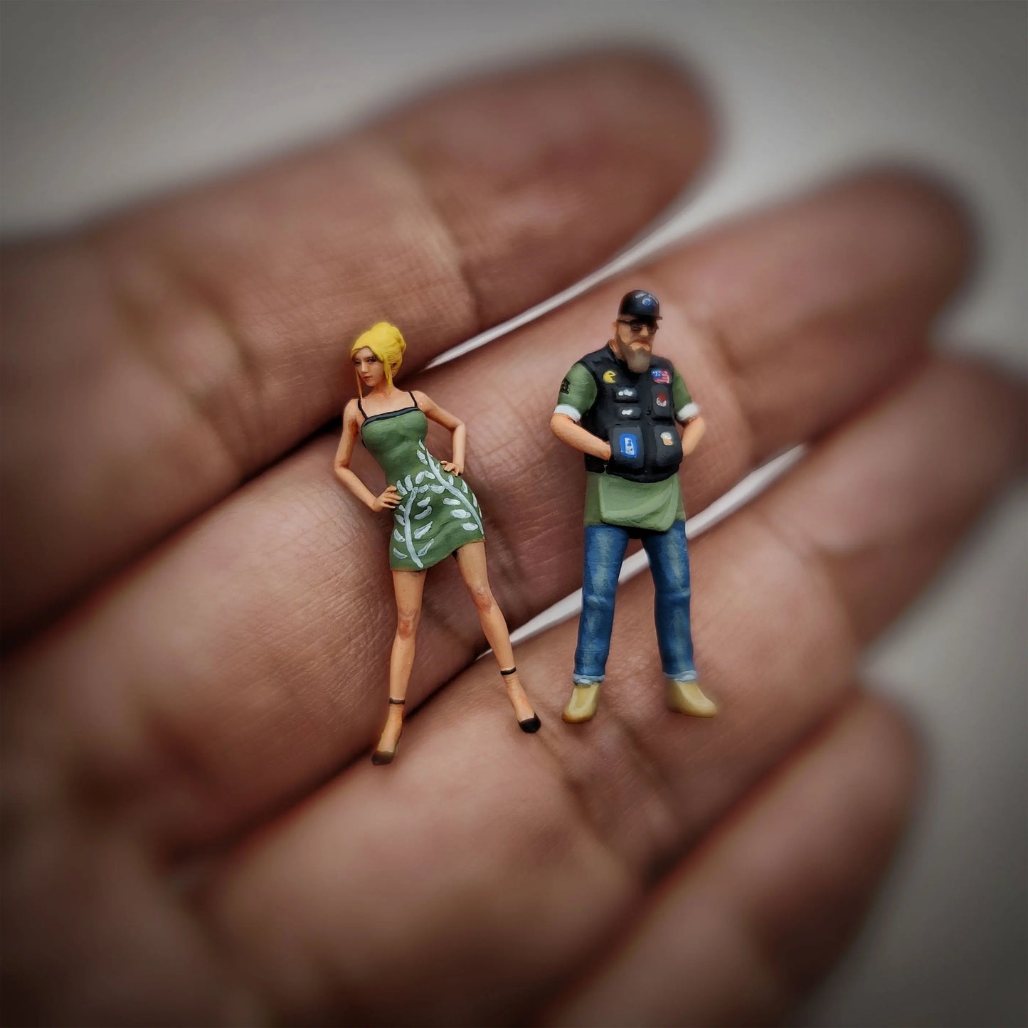 EHC Model 1/64 Bearded Male Female Model can be matched with miniature scene model