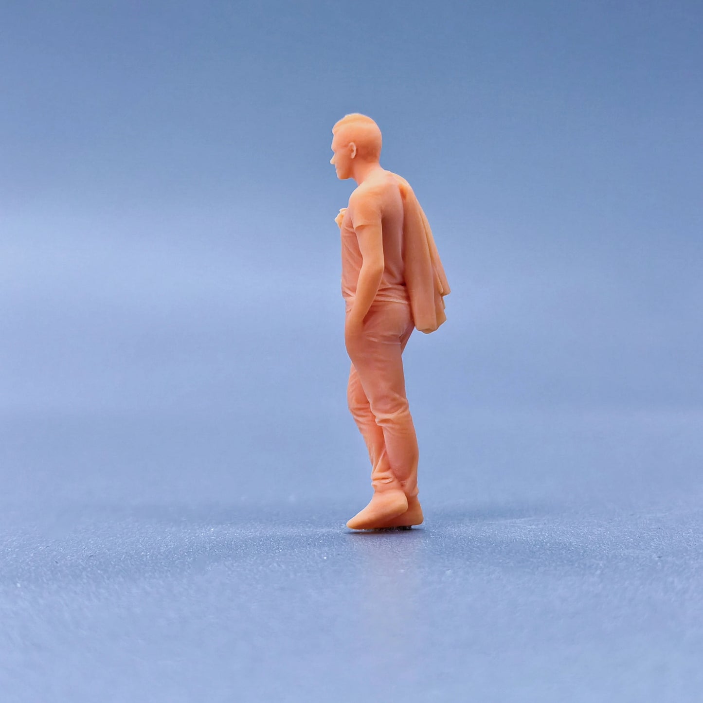 1/64 1/43 Figurines Scale Model Resin A Man Wearing A Coat Uncolored Miniatures Diorama Hand-painted L310