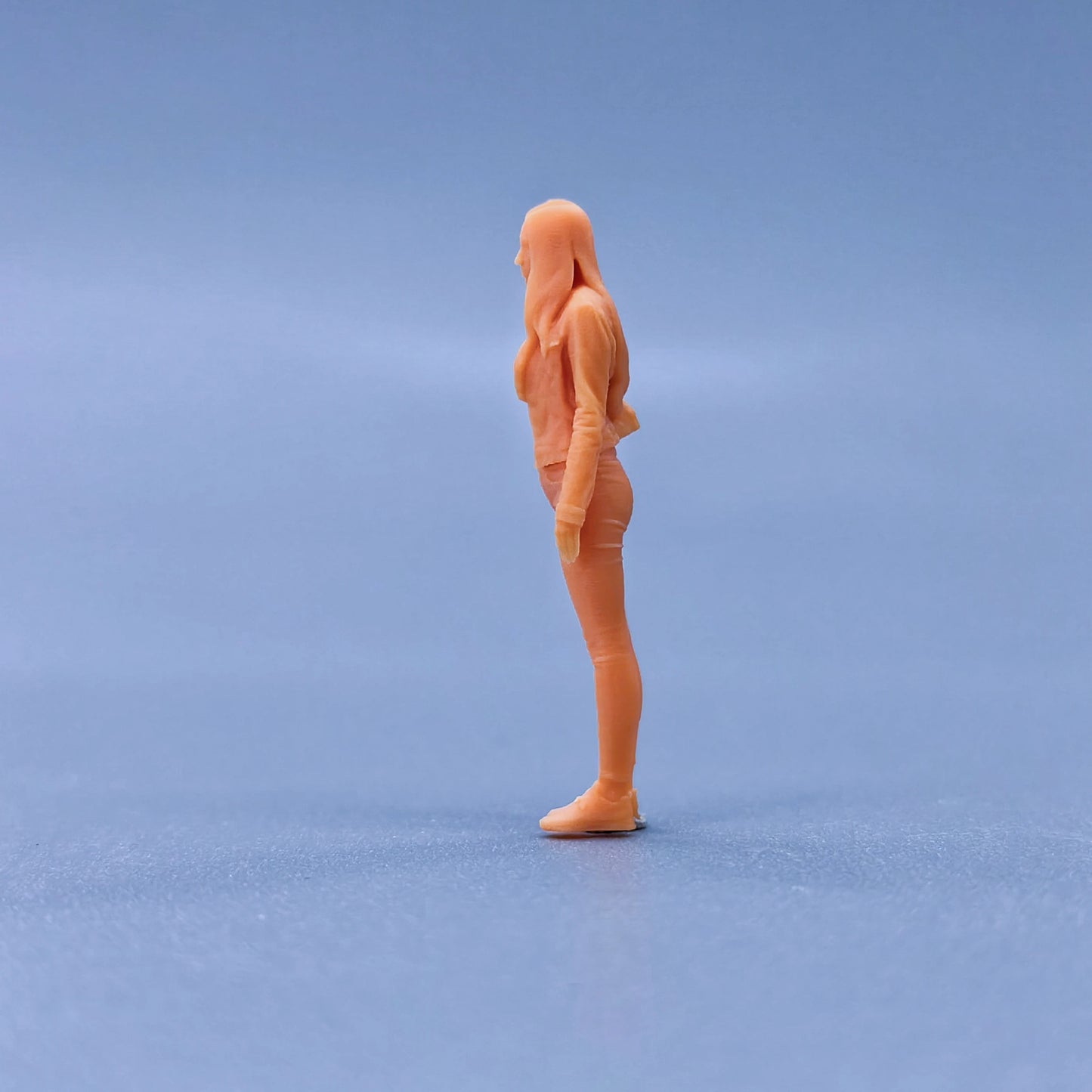 1/64 1/43 Figurines Scale Model Resin Long Hair, Left Hand Akimbo Female Uncolored Miniatures Diorama Hand-painted L208