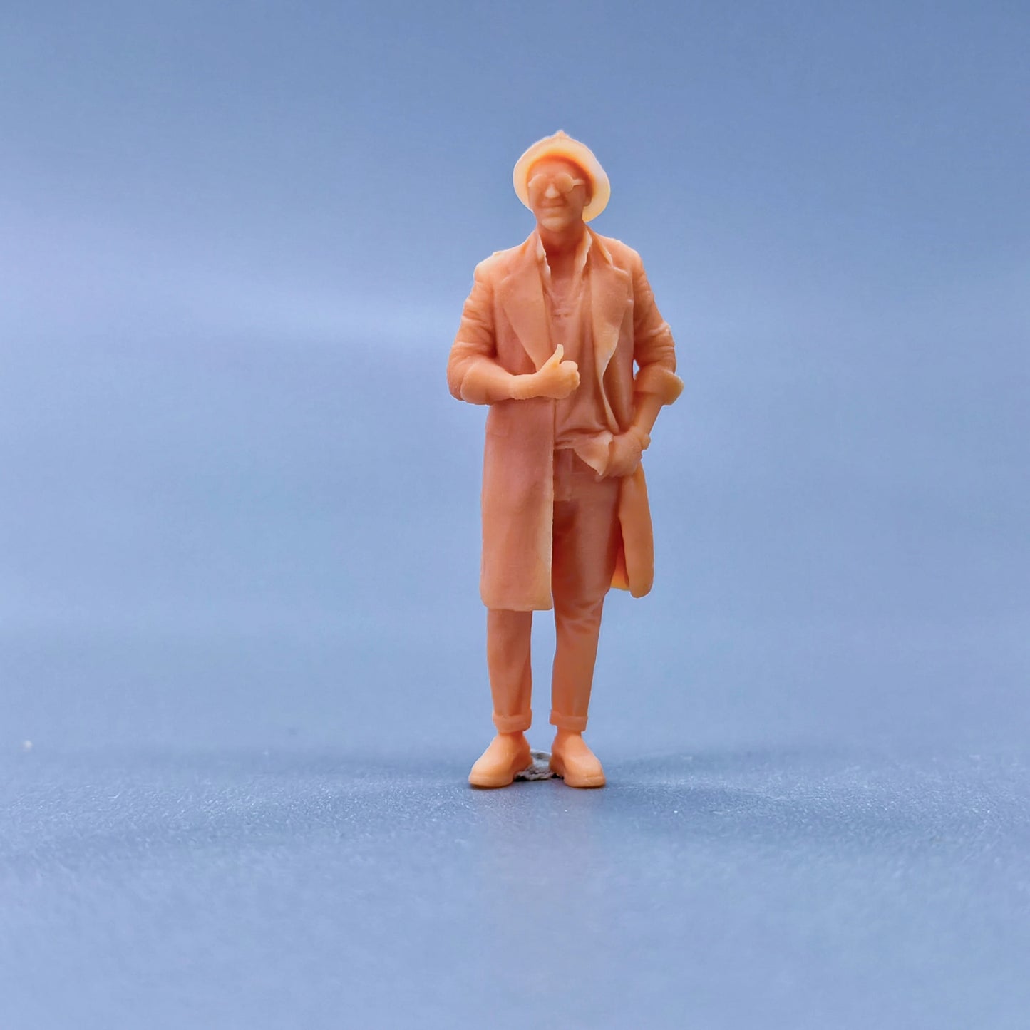 1/64 1/43 Figurines Scale Model Resin Uncle Wearing A Hat and Coat Uncolored Miniatures Diorama Hand-painted L220