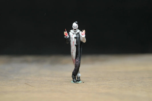 SZ Produced 1/64 diorama doll broken soul clown series car model doll ornament