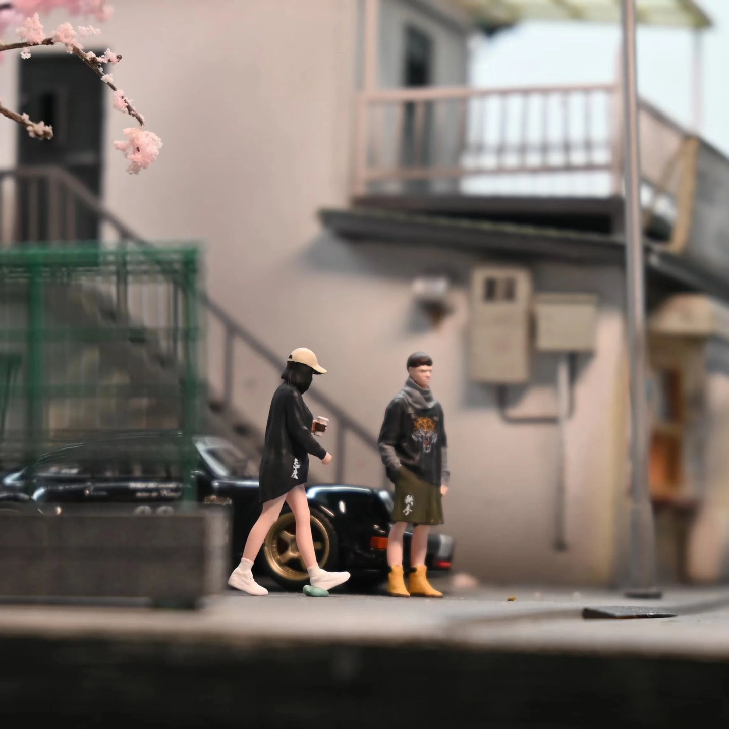 EHC Model 1:64 Scale Figures Waiting Man and Walking Girl Model Dioramas Diecast Miniature Collection