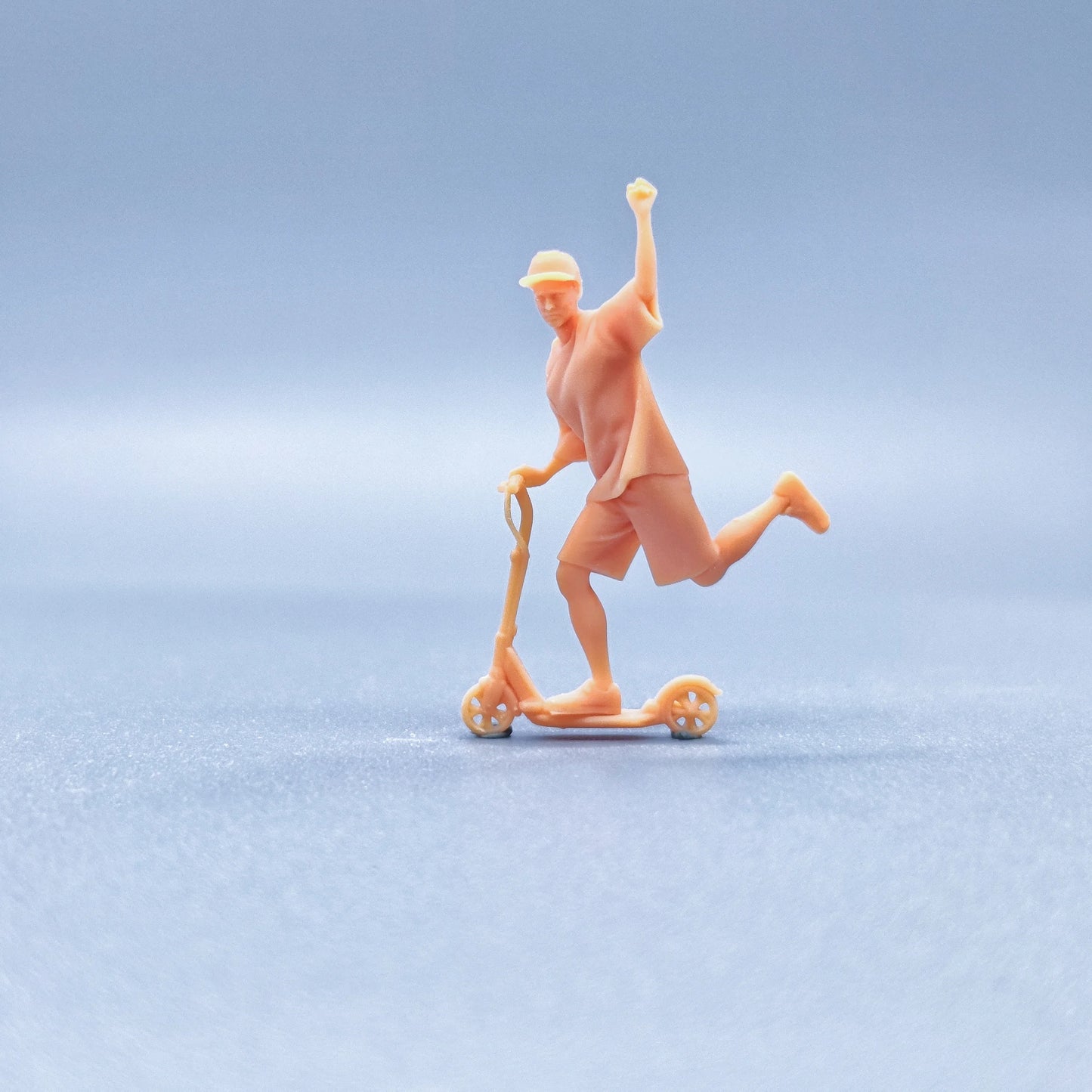 1/64 1/43 Figurines Scale Model Resin Young Man Playing on A Scooter Uncolored Miniatures Diorama Hand-painted V717