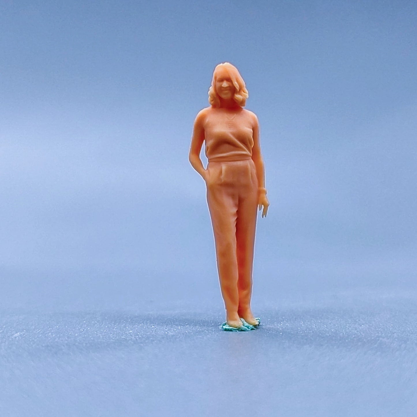 1/64 1/43 Figurines Scale Model Resin Curly Haired Beauty Uncolored Miniatures Diorama Hand-painted L233