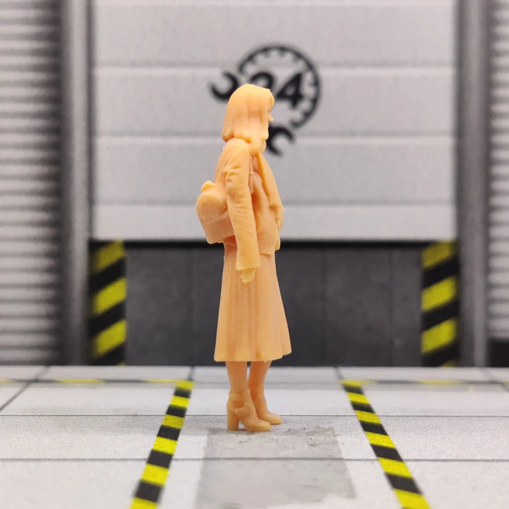 1/64 1/43 Scale Model Resin Long Skirt Small Package Scarf GirlUncolored Miniature Diorama Hand-painted S533