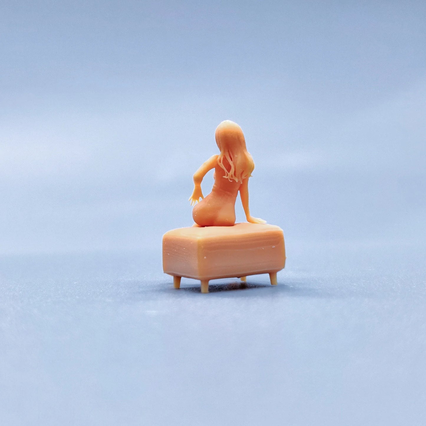 1/64 1/43 Figurines Scale Model Resin Sitting Position Female Small Sofa Uncolored Miniatures Diorama Hand-painted S417 S423