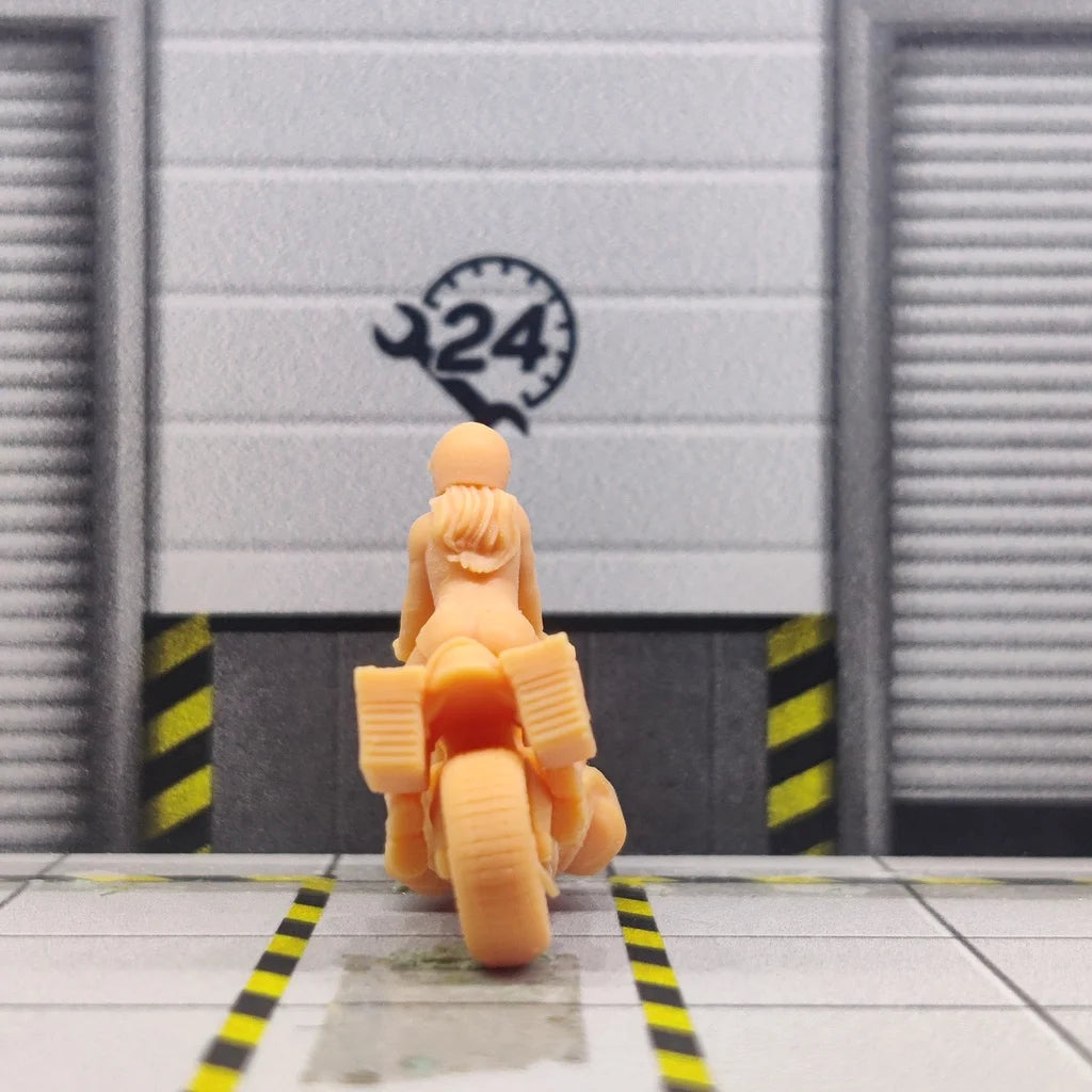 1/64 1/43 Scale Model Resin Fighter Motorcycle Girl Uncolored Miniature Diorama Hand-painted T224