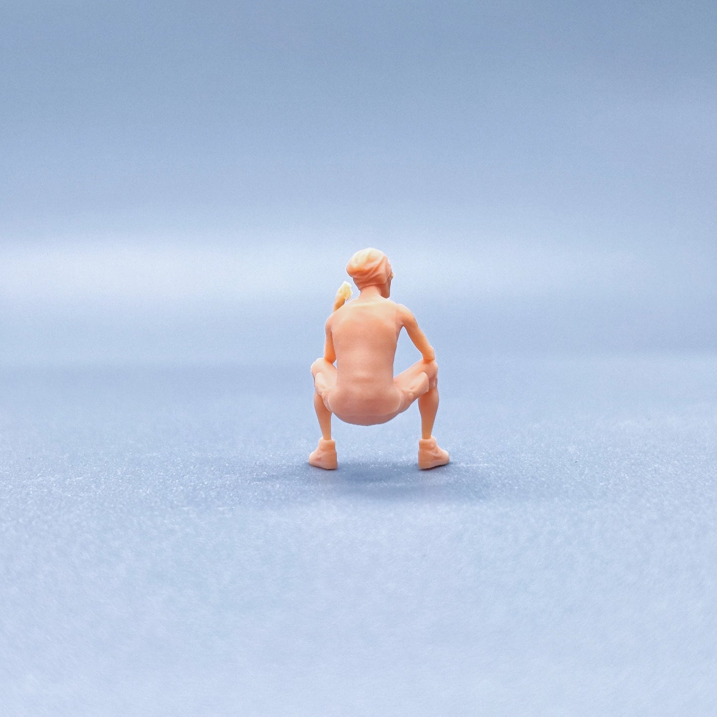 1/64 1/43 Figurines Scale Model Resin An Elderly Person Sitting Smoking Uncolored Miniatures Diorama Hand-painted V719