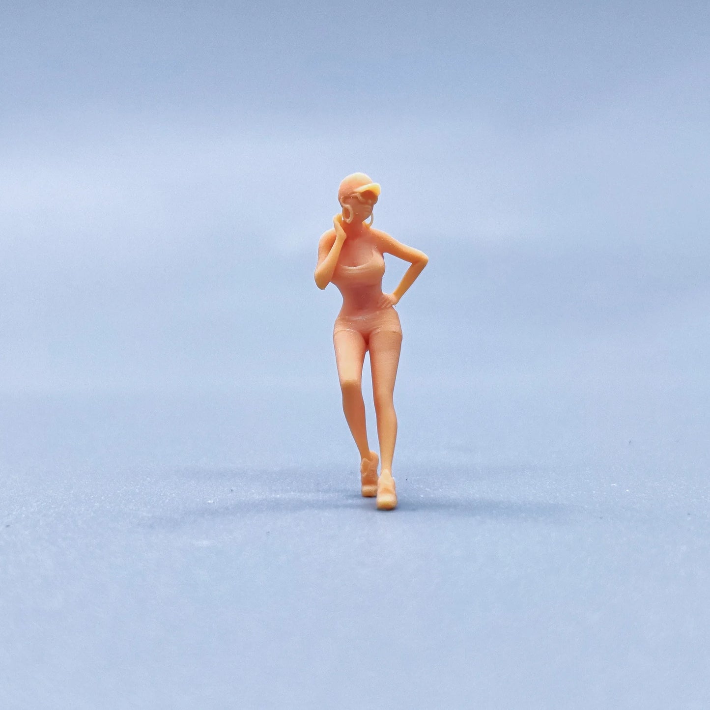 1/64 1/43 Figurines Scale Model Resin Glasses, Hats, Hot Pants, Cool Uncolored Miniatures Diorama Hand-painted T903