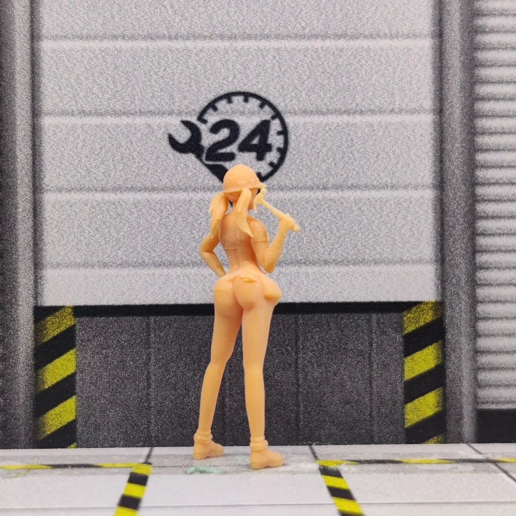 1/64 1/43 Scale Model Resin Maintenance Woman with HammerUncolored Miniature Diorama Hand-painted T128