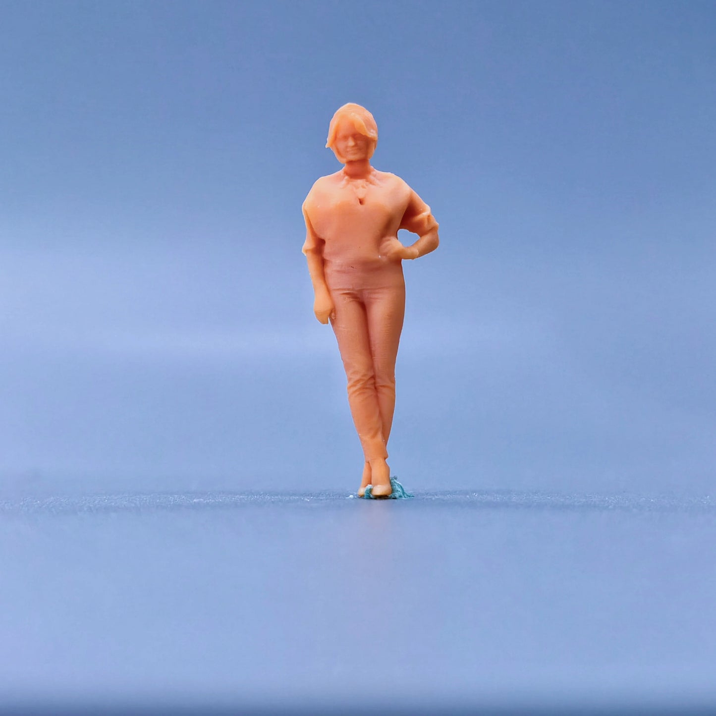 1/64 1/43 Figurines Scale Model Resin Short Haired Beauty Uncolored Miniatures Diorama Hand-painted L105
