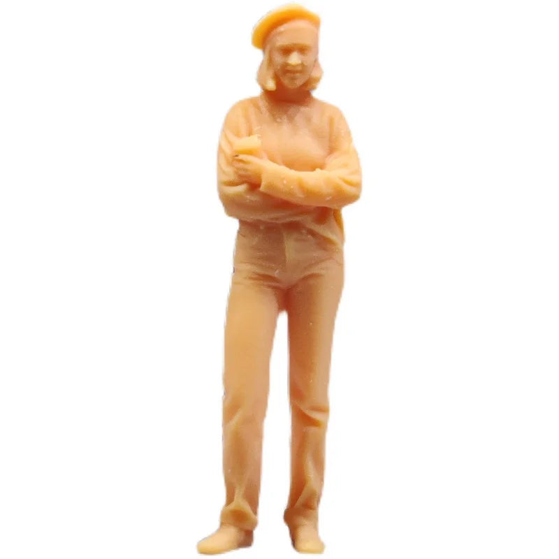 1/64 1/43 Scale Model ResinChest Hugging Coffee Beret Girl Uncolored Miniature Diorama Hand-painted S709