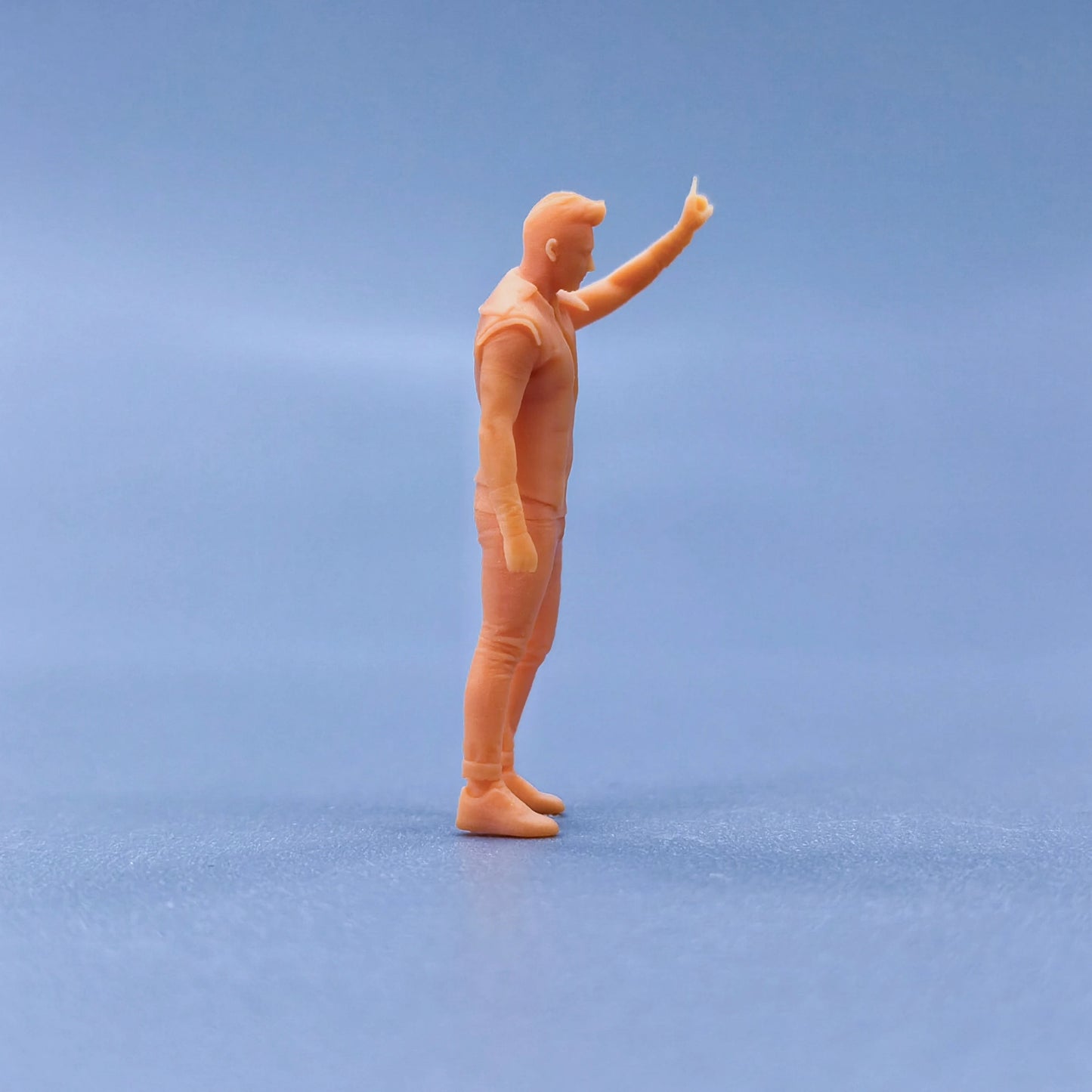 1/64 1/43 Figurines Scale Model Resin Middle Aged Man Holding Up His Fingers Uncolored Miniatures Diorama Hand-painted L211