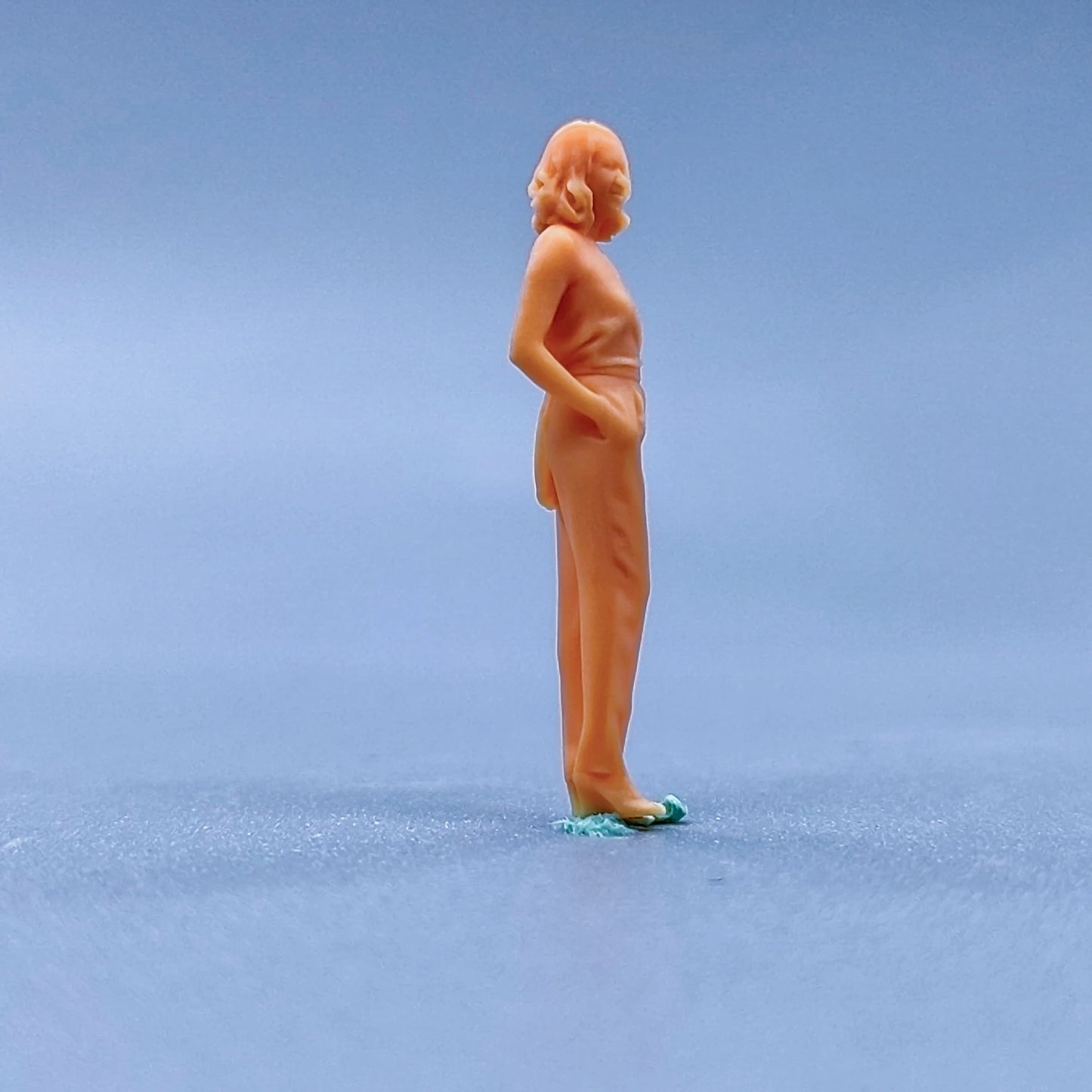 1/64 1/43 Figurines Scale Model Resin Curly Haired Beauty Uncolored Miniatures Diorama Hand-painted L233