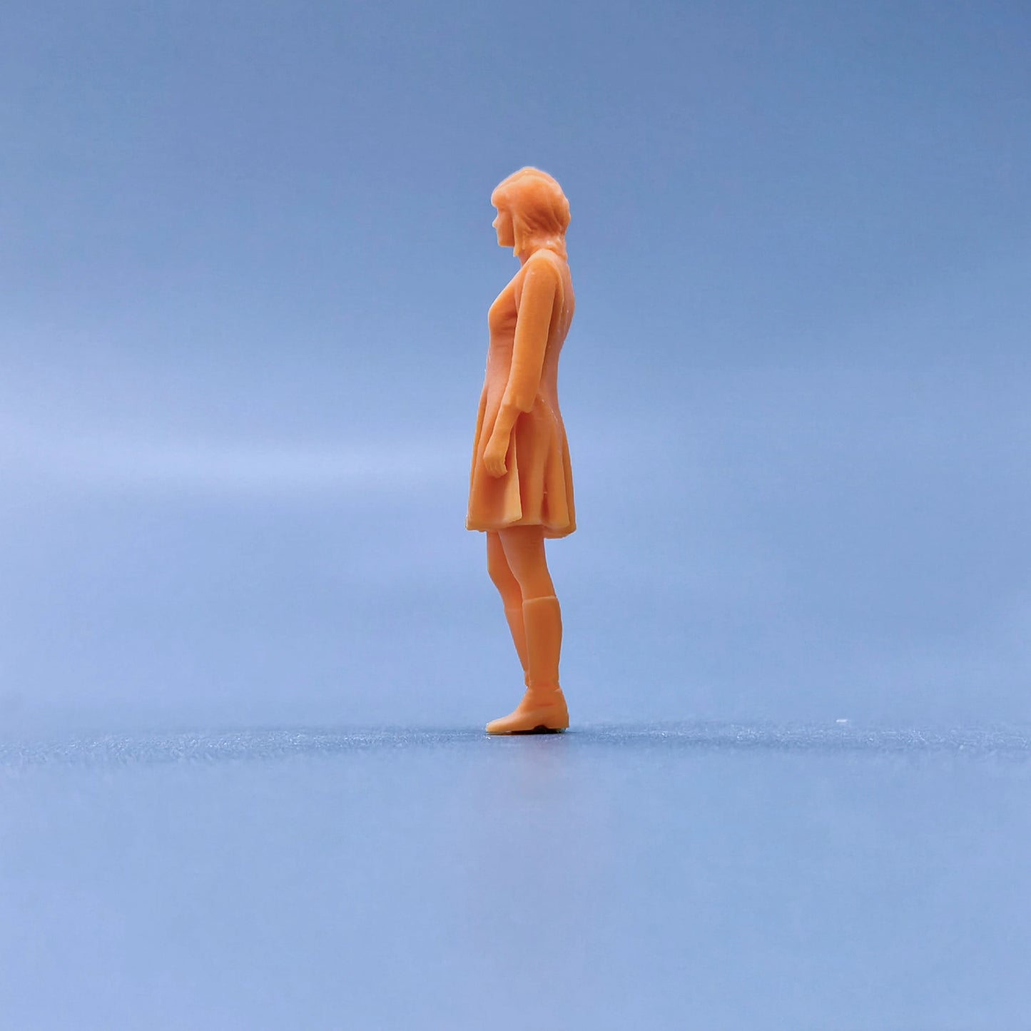 1/64 1/43 Figurines Scale Model Resin Short Skirt Girl Uncolored Miniatures Diorama Hand-painted L106