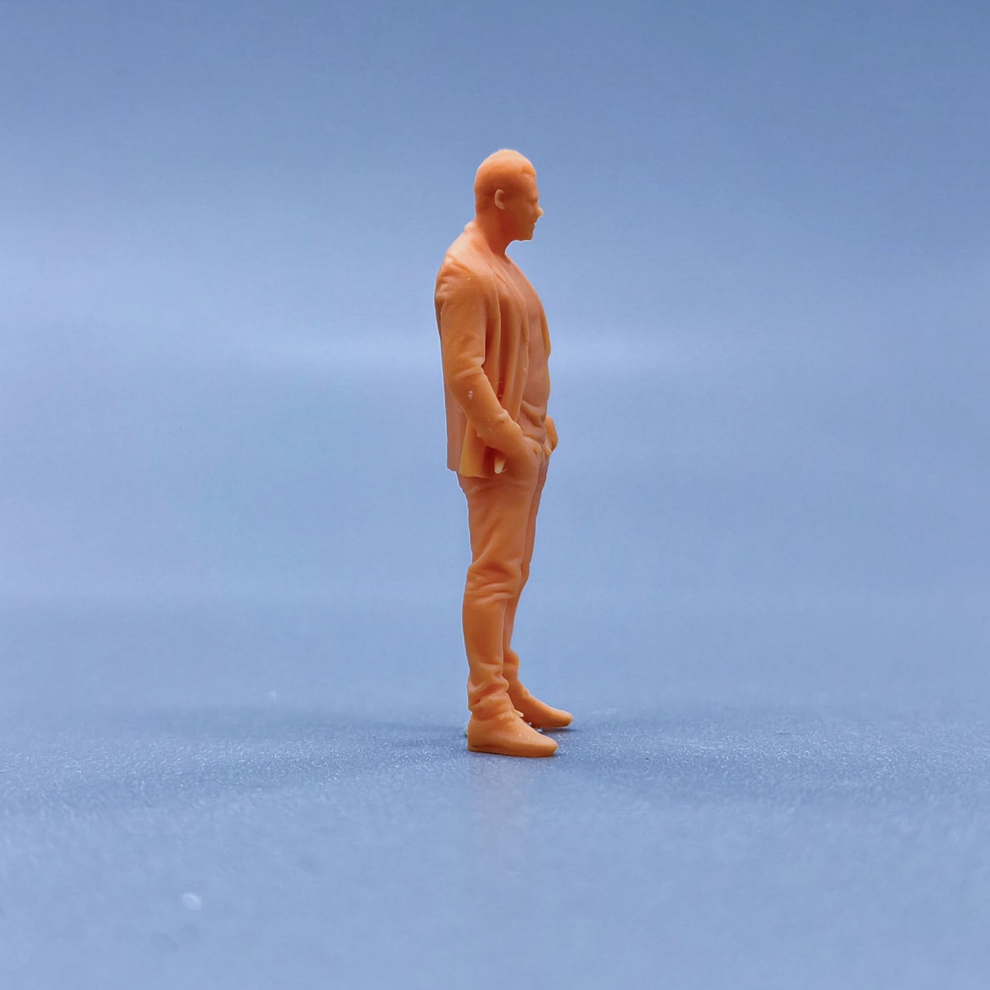 1/64 1/43 Figurines Scale Model Resin Middle-aged Man Uncolored Miniatures Diorama Hand-painted L127