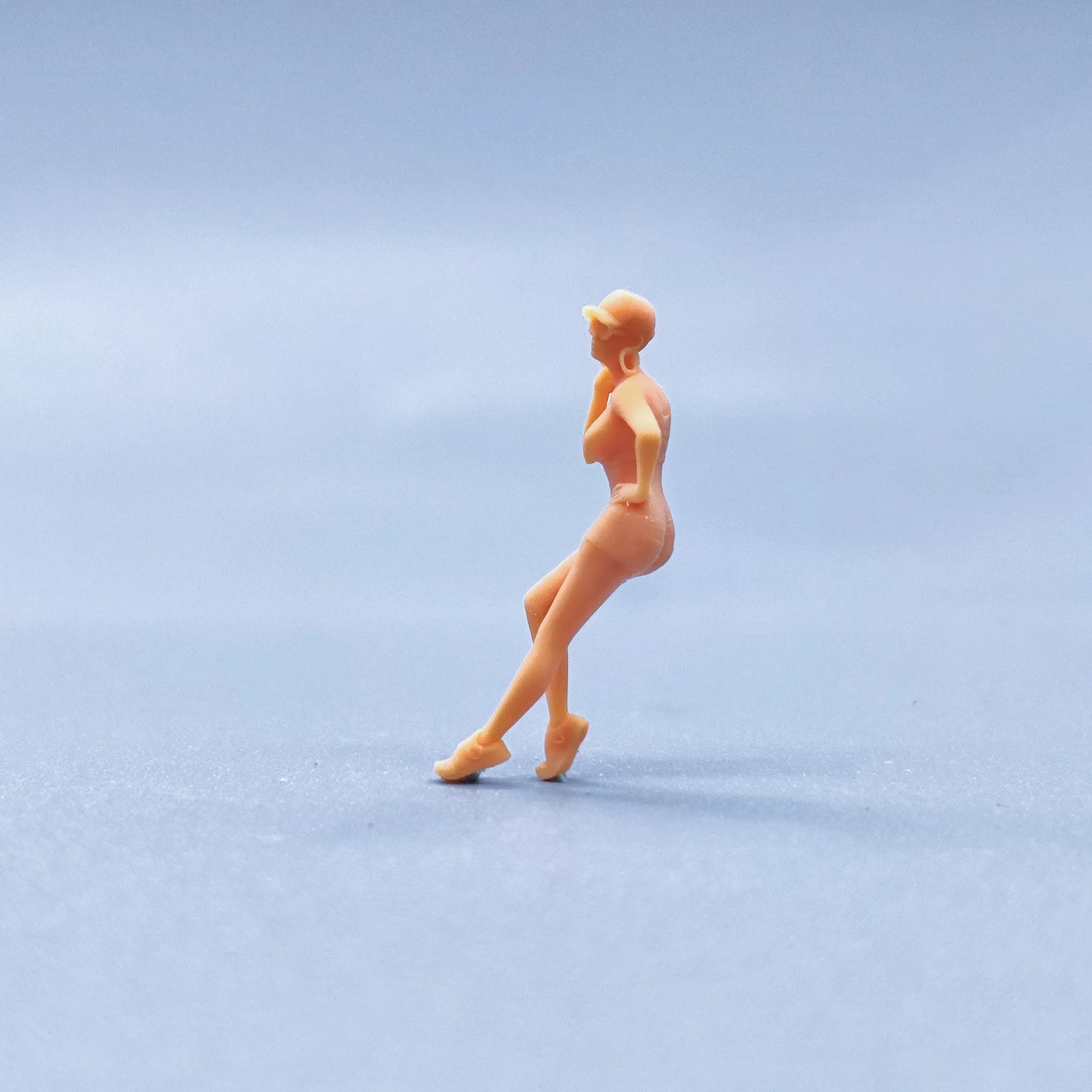 1/64 1/43 Figurines Scale Model Resin Glasses, Hats, Hot Pants, Cool Uncolored Miniatures Diorama Hand-painted T903