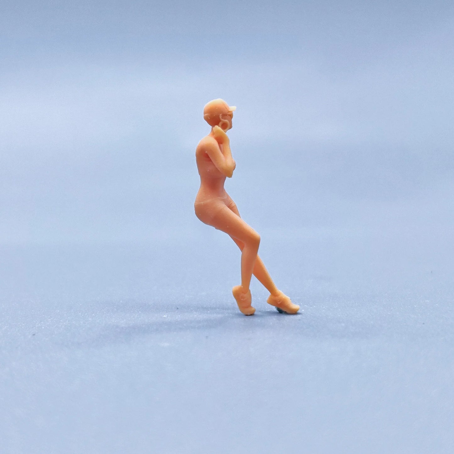1/64 1/43 Figurines Scale Model Resin Glasses, Hats, Hot Pants, Cool Uncolored Miniatures Diorama Hand-painted T903