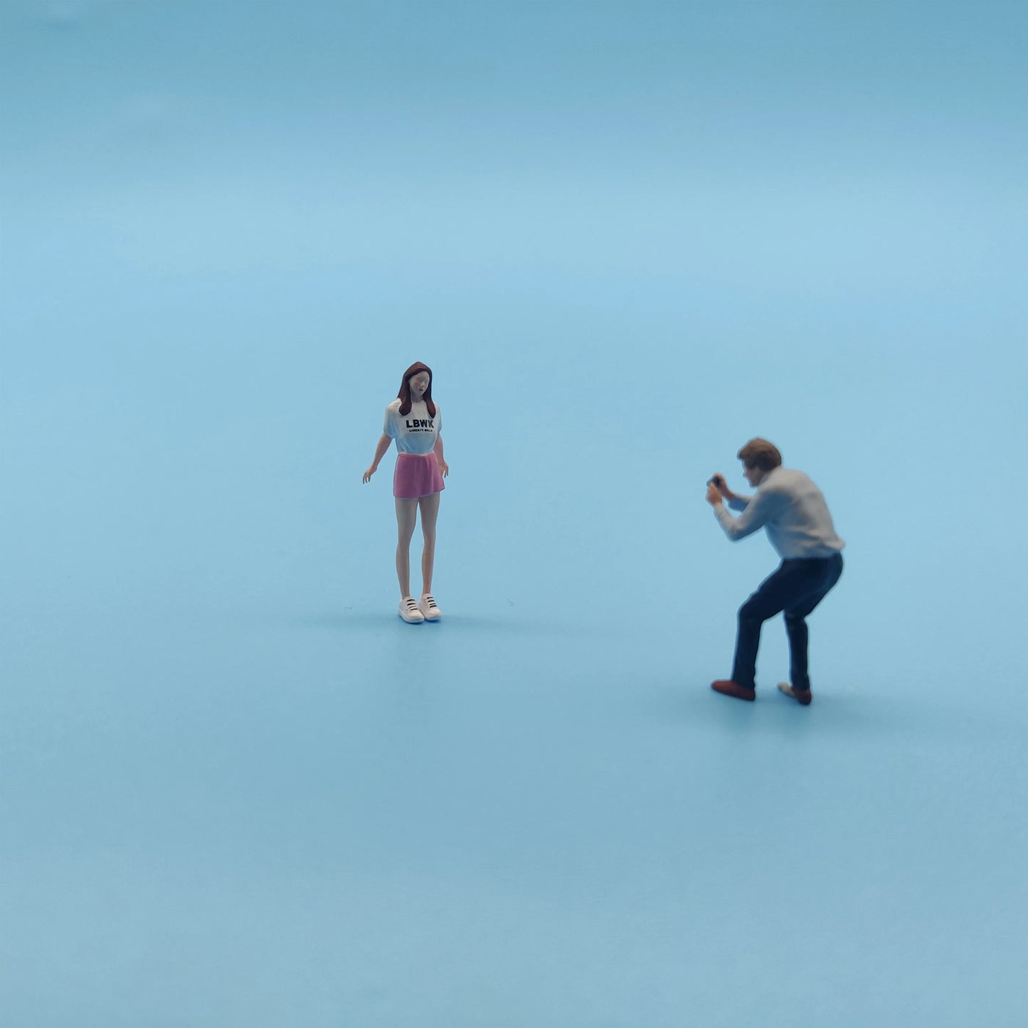 Lucky Studio Diorama 1/64 Scale Figurines Model Photographer Takes Photos with A Camera Collection Miniature Hand-painted