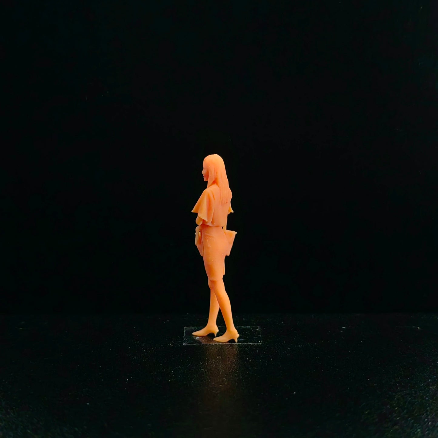1/64 1/43 Scale Model ResinWalking Position Twisting Professional Skirt GirlUncolored Miniature Diorama Hand-painted T601