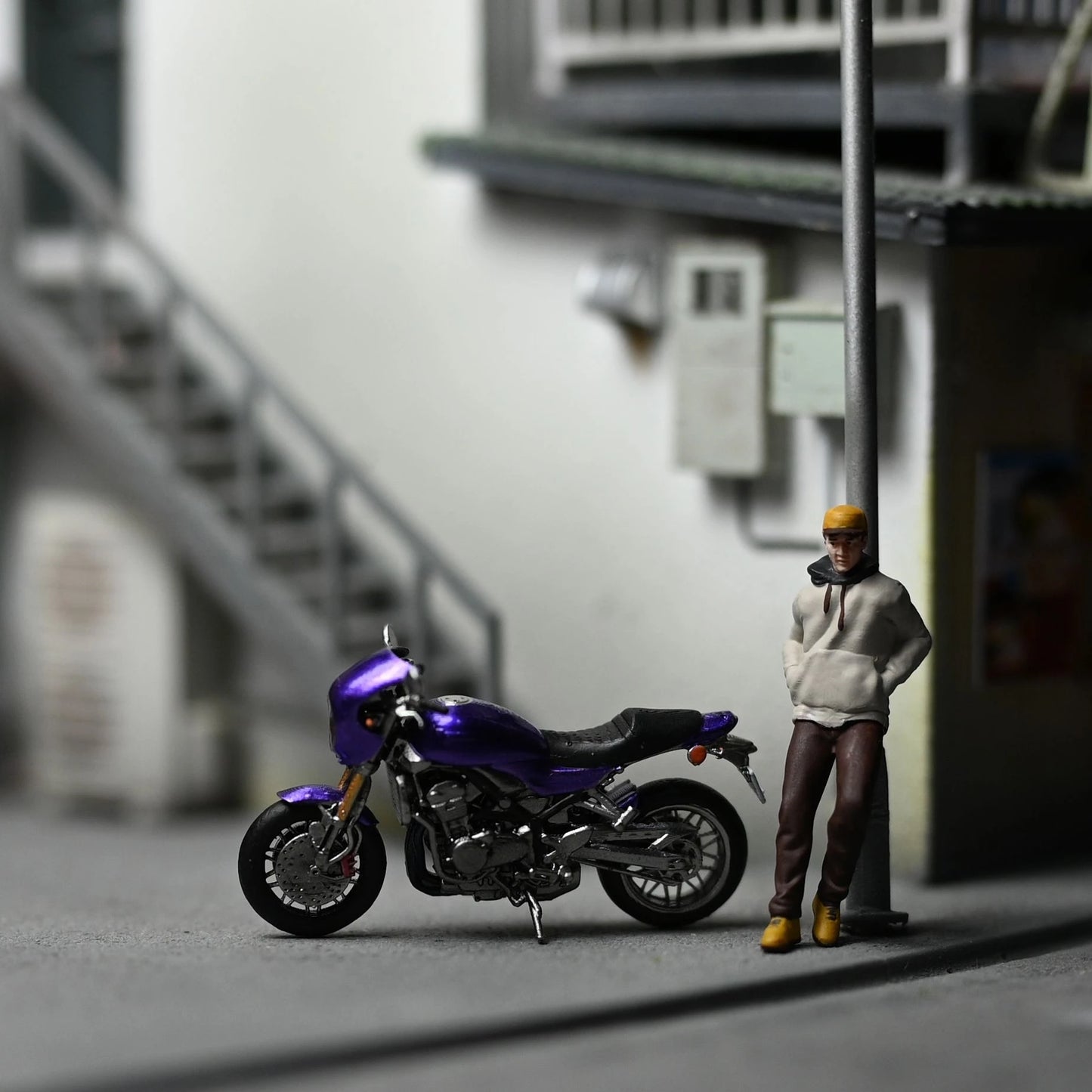 EHC Model Diorama 1/64 Pose Man and Motorcycle Kawasaki Z900rs Characters Series