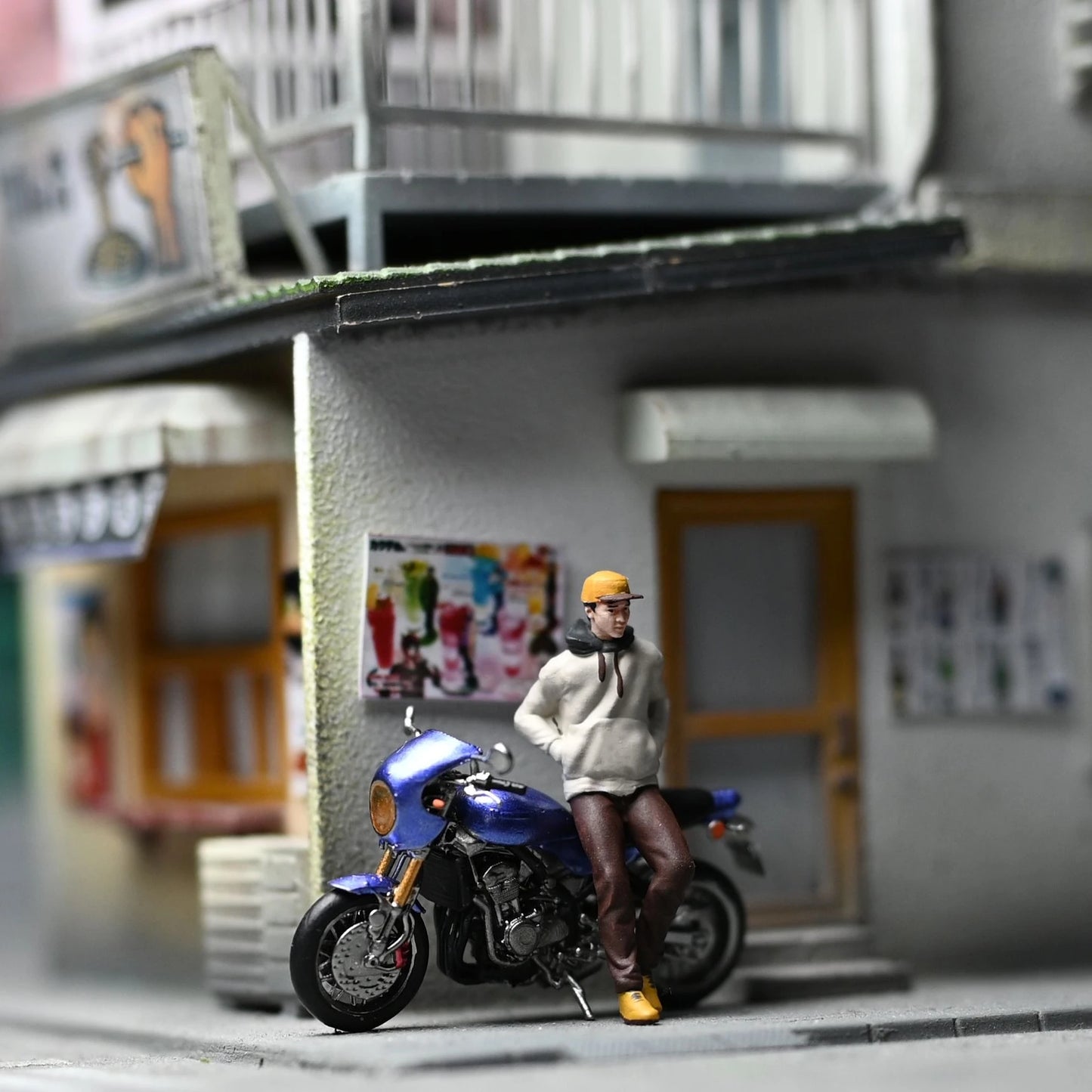 EHC Model Diorama 1/64 Pose Man and Motorcycle Kawasaki Z900rs Characters Series